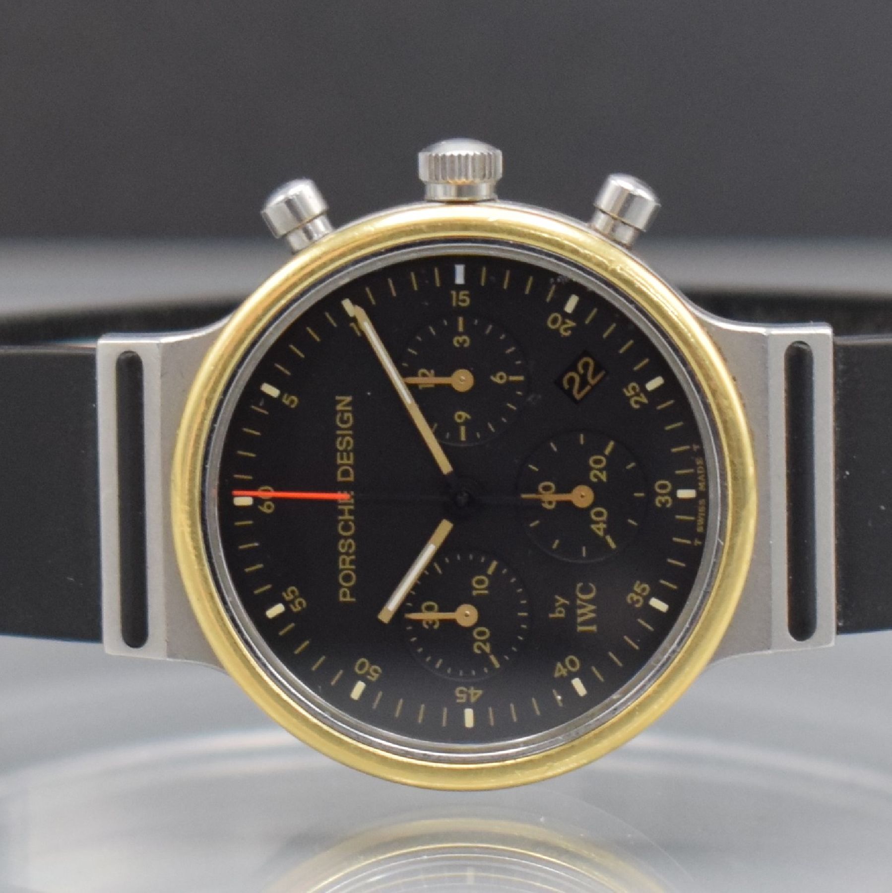 Detail a: IWC / PORSCHE DESIGN Armbandchronograph, Ref. 3720, quarz, Edelstahlgeh. inkl. Kautschukband m. Faltschl., Boden & Krone ver-schr., Goldlünette, ...