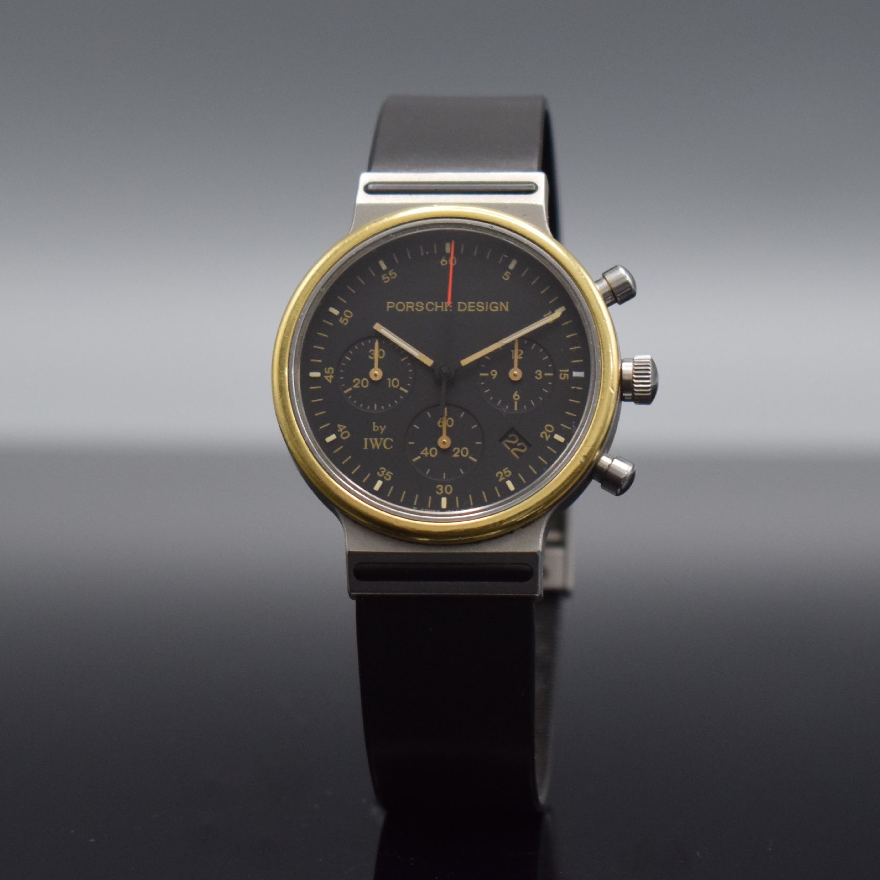 Detail b: IWC / PORSCHE DESIGN Armbandchronograph, Ref. 3720, quarz, Edelstahlgeh. inkl. Kautschukband m. Faltschl., Boden & Krone ver-schr., Goldlünette, ...