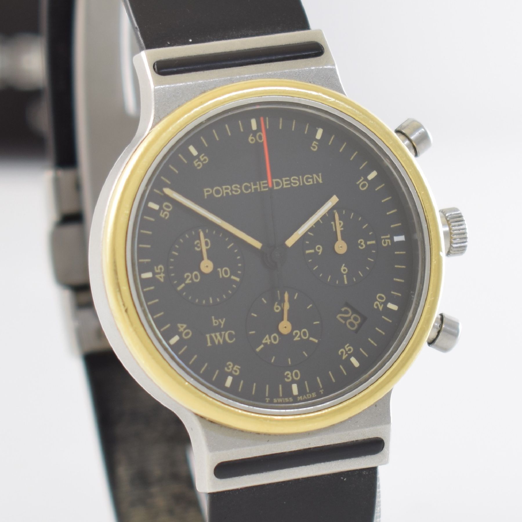 Detail e: IWC / PORSCHE DESIGN Armbandchronograph, Ref. 3720, quarz, Edelstahlgeh. inkl. Kautschukband m. Faltschl., Boden & Krone ver-schr., Goldlünette, ...