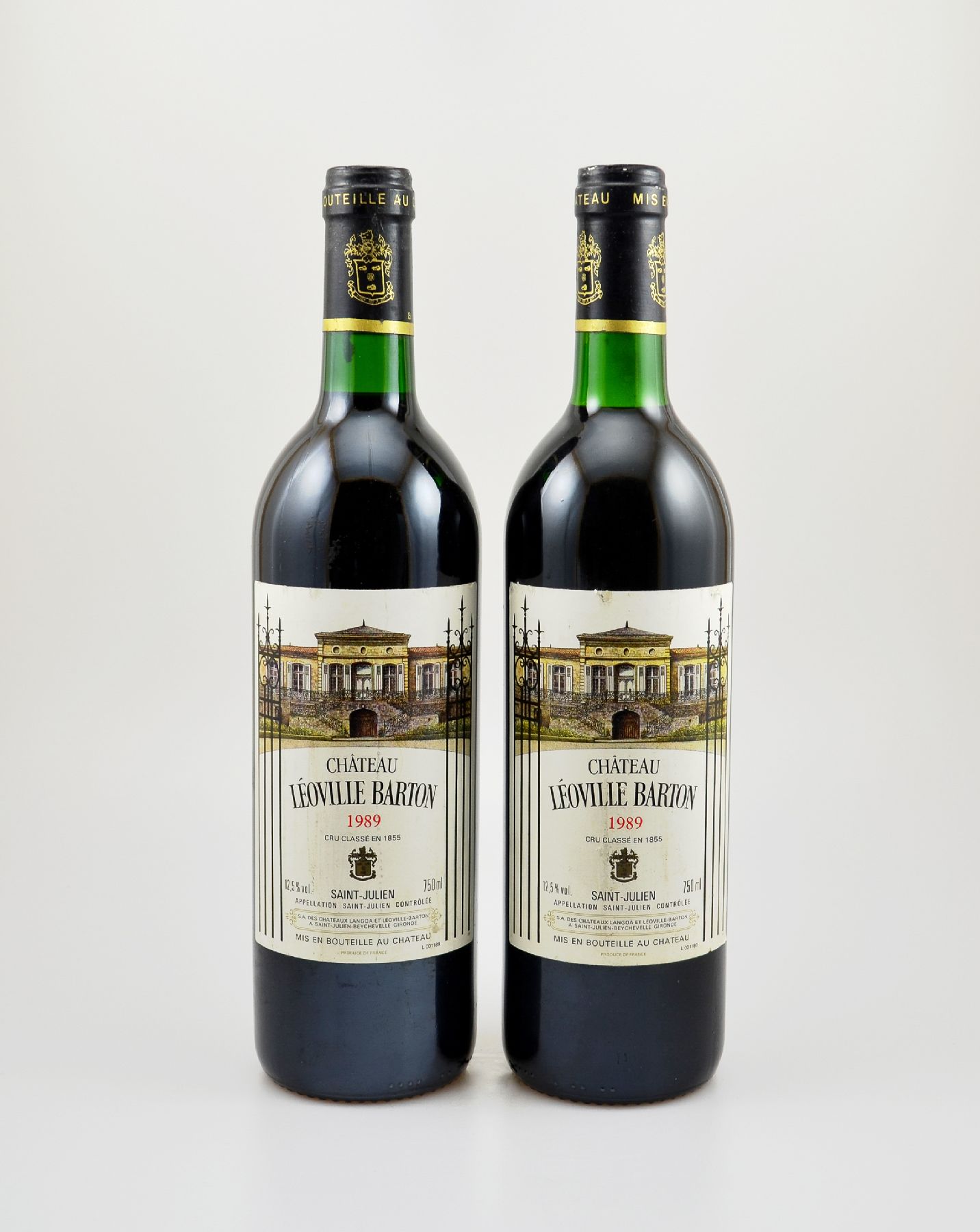 2 Flaschen 1989 Chateau Leoville Barton, Saint-Julien, Grand Cru Classe, je ca. 75 cl, 12,5 % Vol., Füllstände: je into neck, Etiketten teilweise ...