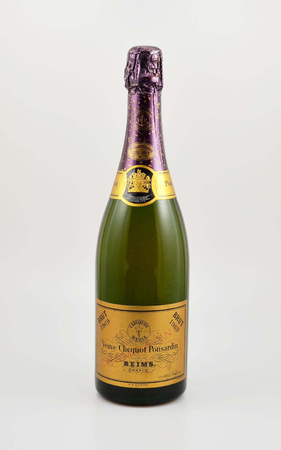 1 Flasche 1969 Veuve Clicquot Ponsardin Champagne, Reims, Abstand zwischen Flaschenboden und Champagner ca. 1 cm, sehr guter Erhaltungszustand, ...