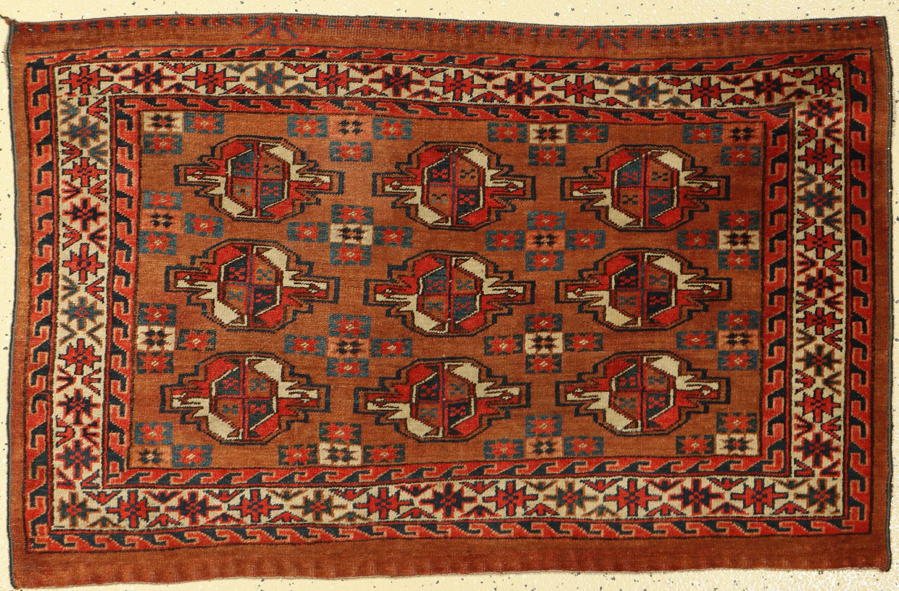 Youmd Tchowal, Turkmenistan, ca. UM 1940 Jahre, Wolle auf Wolle, ca. 103 x 68 cm, Mottenfraß, EHZ: 4