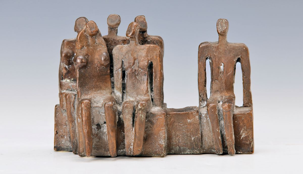 Manfred Kieselbach, 1935 Coburg-2018 Mannheim, Studium an der Akademie München, ab 1962 inMannheim, hier: Bronzeskulptur, Gruppe von 6 sitzenden ...