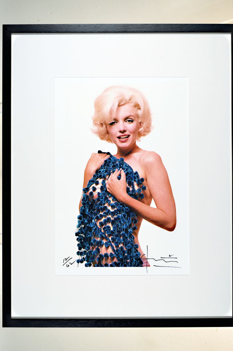 Detail k: Bert Stern, 1929-2013, Farbfotografie, Irisprint auf dickem mattem Fotopapier, "Marilyn in Cherille scarf", handsigniert, num. 12/62, ...