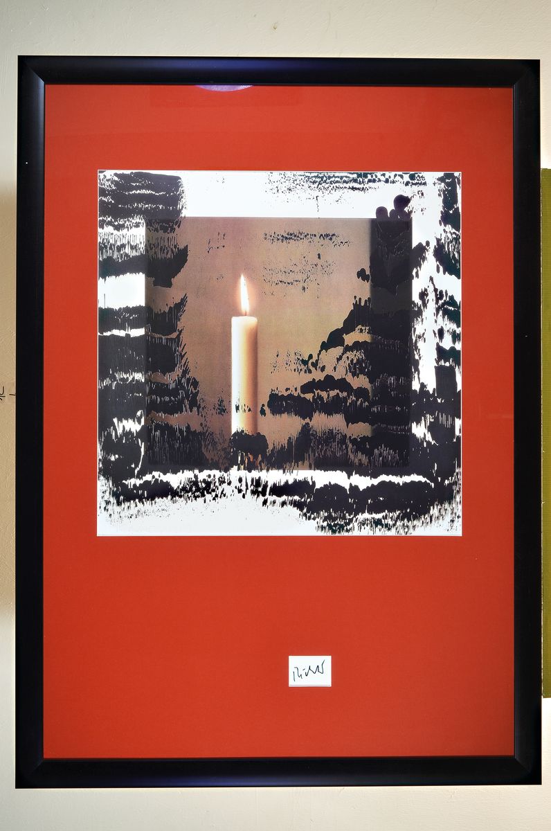Detail k: Gerhard Richter, geb. 1932, "Kerze II", Farboffset-Lithographie auf Papier,handsigniert, Blattgr. 84 x 59.5 cm, unter Glas, Rahmen, 107 x ...