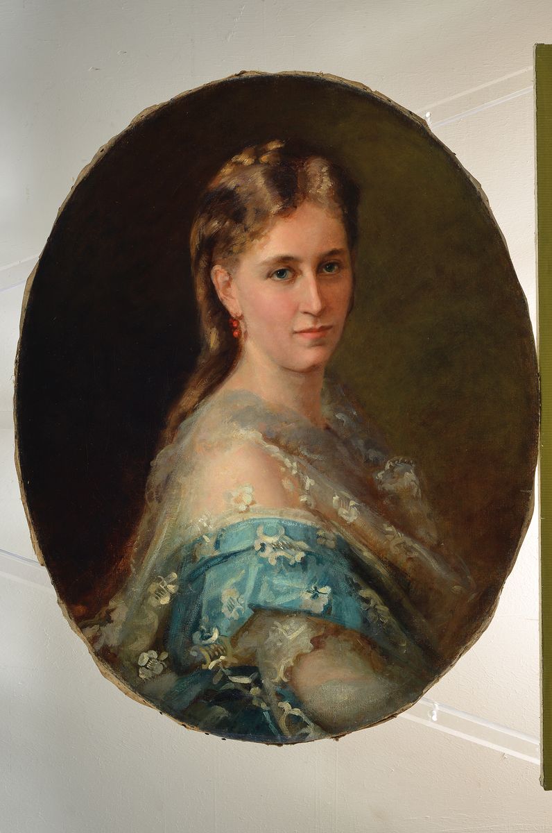 Detail k: Unbekannter Künstler, nach Vorbild der Schönheitsgalerie, elegante Dame, Öl/Lwd, oval, krakeliert, min. rest., Altersspuren, ca. 68.5 x 54 cm