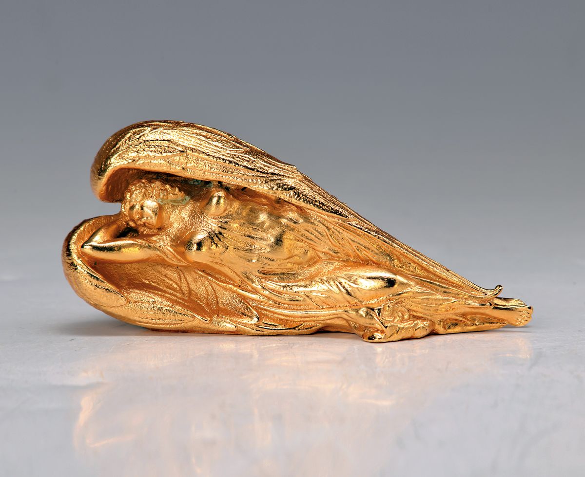 Ernst Fuchs,1930 Wien-2015, Schutzengel, goldfarbener Metallguss, sign., num. 318, L. 10 cm