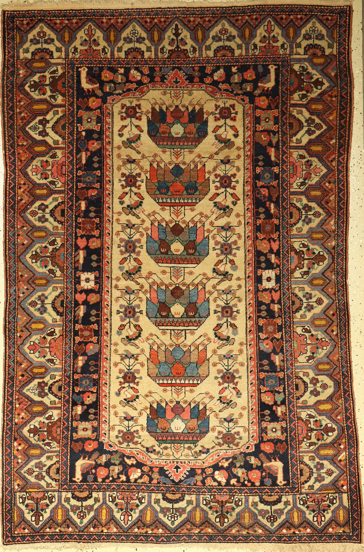 Saveh alt (Früchtekörbe), Persien, Hamadan Gebiet, um 1930, Wolle auf Baumwolle, ca. 198 x 134 cm, EHZ: 2-3