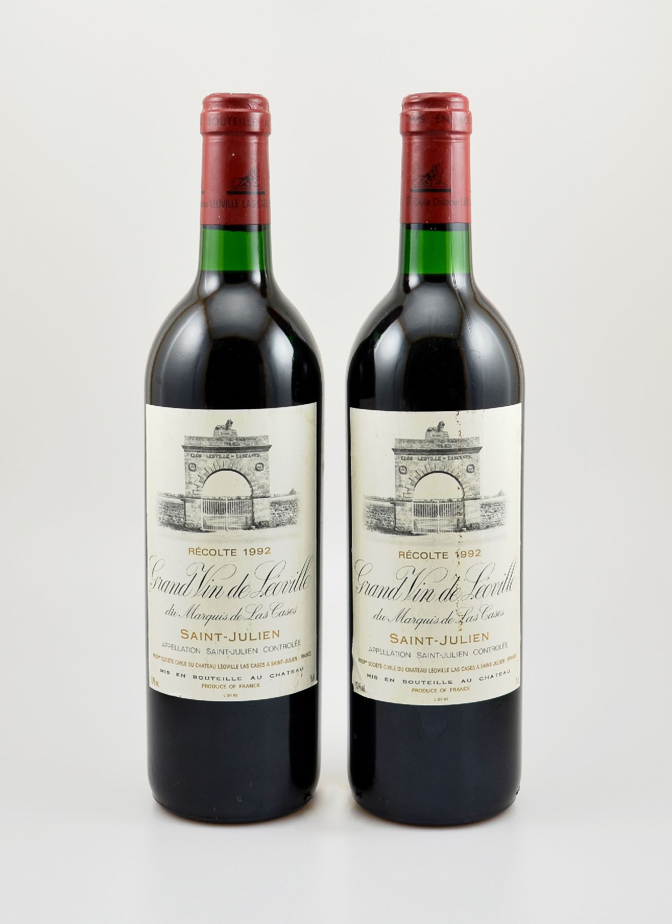 2 Flaschen 1992 Chateau Leoville-Las Cases, Saint-Julien, je ca. 75 cl, 13 % Vol., Füllstände: je ca. into neck, Etiketten teilweise l. beschmutzt, ...