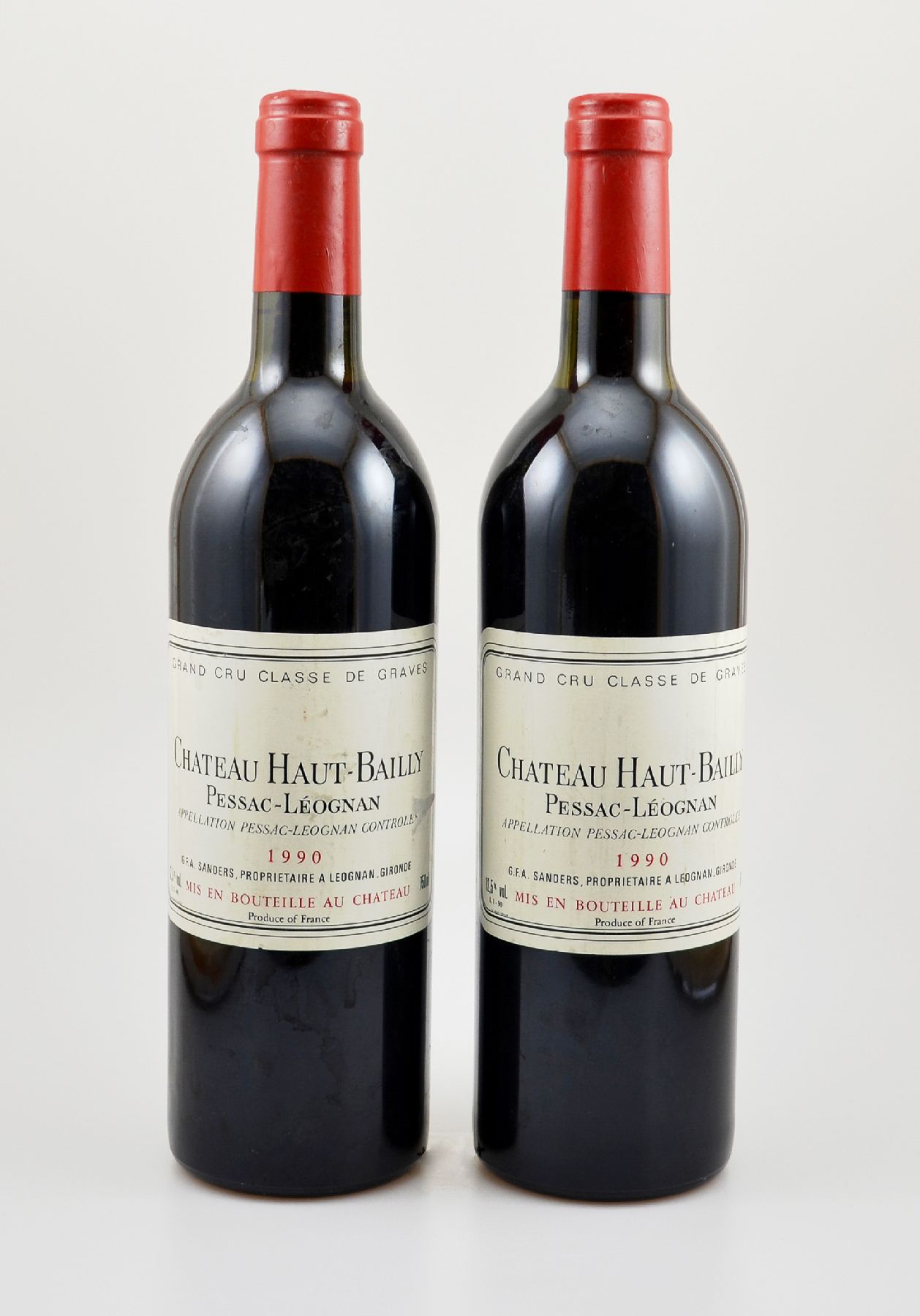 2 Flaschen 1990 Chateau Haut-Bailly, Pessac-Leognan, Grand Cru Classe de Graves, je ca. 75 cl, 12,5 % Vol., Füllstände: je ca. top shoulder, ...