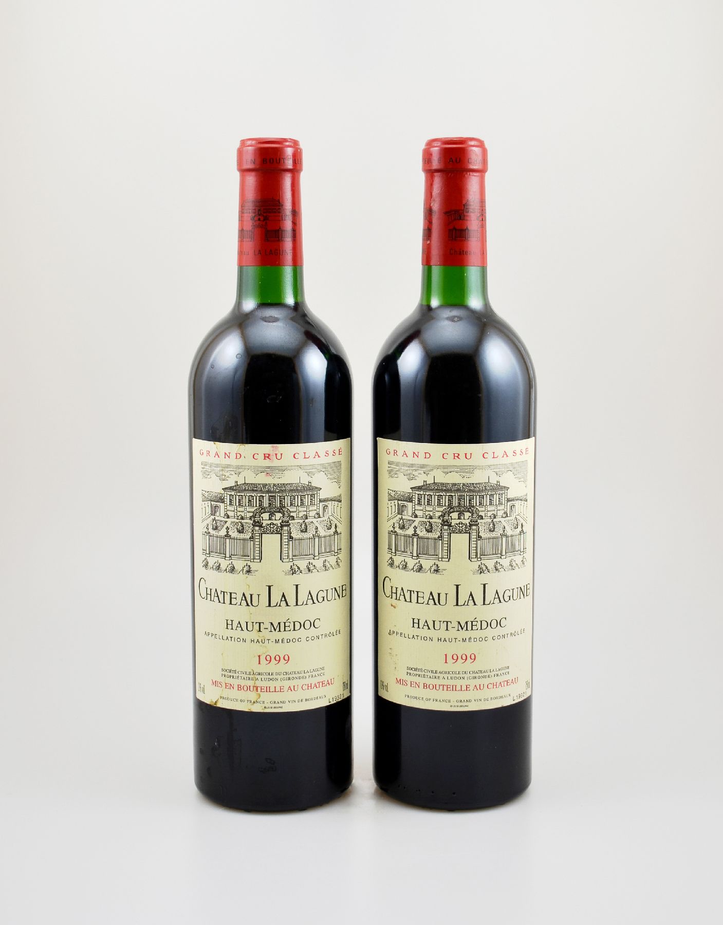 2 Flaschen 1999 Chateau La Lagune, Haut-Medoc, Grand Cru Classe, je ca. 75 cl, 13 % Vol., Füllstände: je ca. top shoulder, Etiketten l. beschmutzt, ...