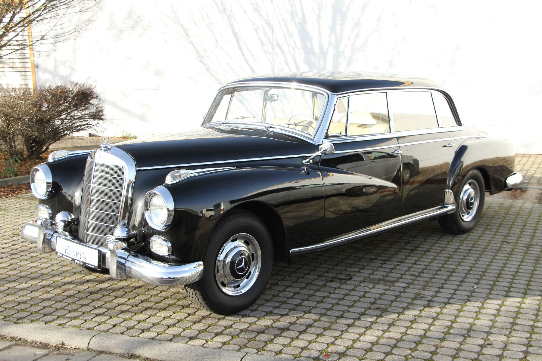 Detail b: Mercedes-Benz 300d Adenauer, Fahrgestellnummer: 8500228, EZ 07/1958, 2. Hand innerhalb einer Familie, Laufleistung 21.006 km abgelesen, HU 04/2021, ...