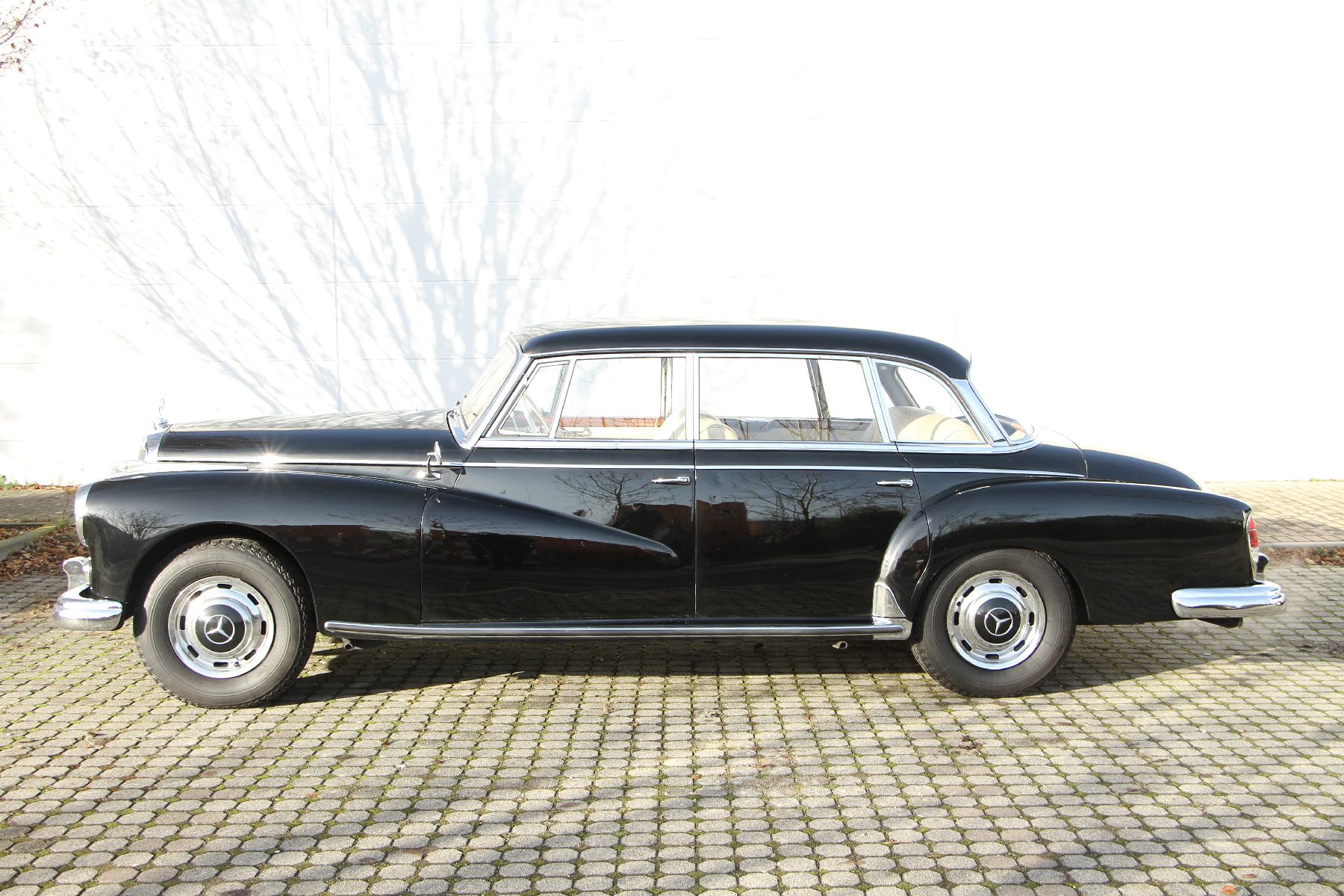 Detail c: Mercedes-Benz 300d Adenauer, Fahrgestellnummer: 8500228, EZ 07/1958, 2. Hand innerhalb einer Familie, Laufleistung 21.006 km abgelesen, HU 04/2021, ...