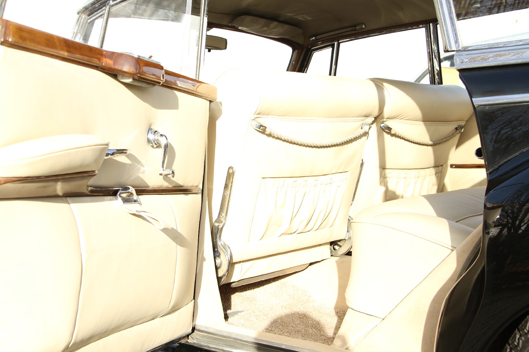 Detail h: Mercedes-Benz 300d Adenauer, Fahrgestellnummer: 8500228, EZ 07/1958, 2. Hand innerhalb einer Familie, Laufleistung 21.006 km abgelesen, HU 04/2021, ...