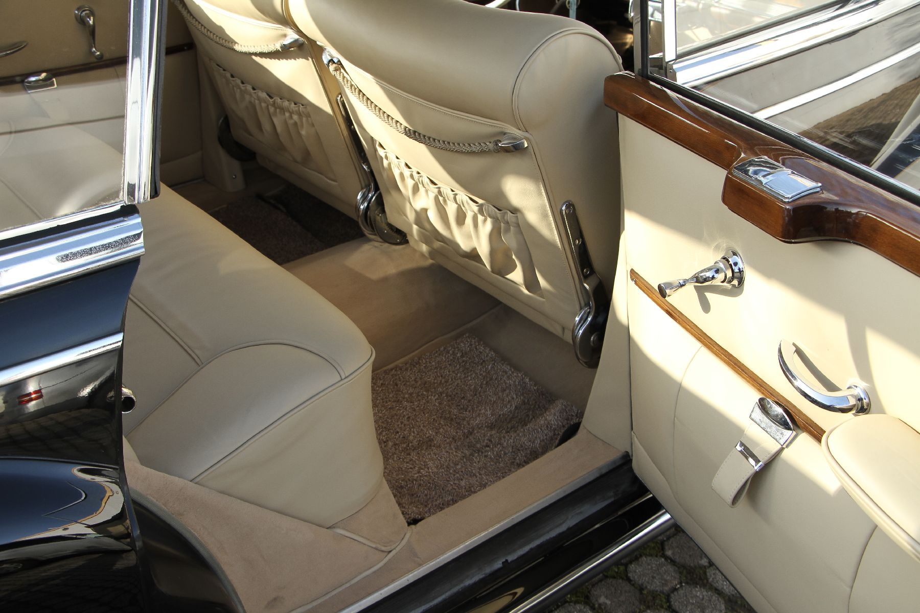 Detail i: Mercedes-Benz 300d Adenauer, Fahrgestellnummer: 8500228, EZ 07/1958, 2. Hand innerhalb einer Familie, Laufleistung 21.006 km abgelesen, HU 04/2021, ...