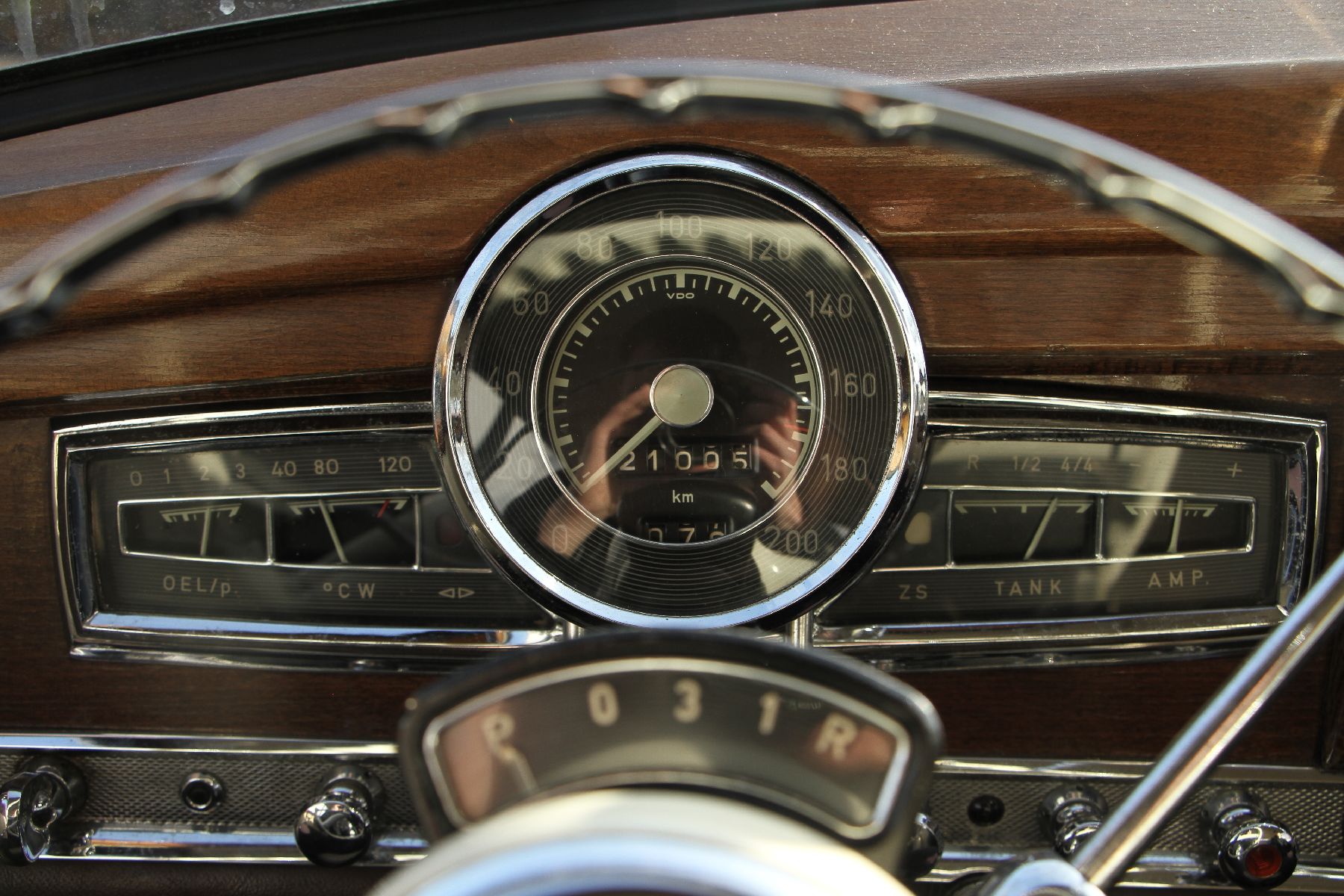 Detail n: Mercedes-Benz 300d Adenauer, Fahrgestellnummer: 8500228, EZ 07/1958, 2. Hand innerhalb einer Familie, Laufleistung 21.006 km abgelesen, HU 04/2021, ...