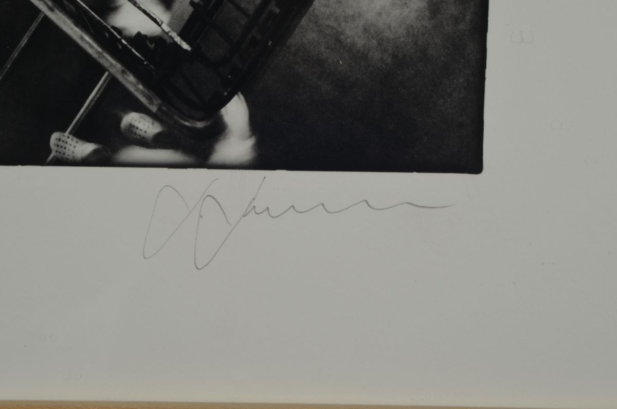 Detail a: Horst Hamann, geb. 1958 Mannheim, Jubiläums-Fotografie 100 Jahre Diesterweg- Grundschule Mannheim-Lindenhof, Motiv: nördliches Treppenhaus, Kinder ...