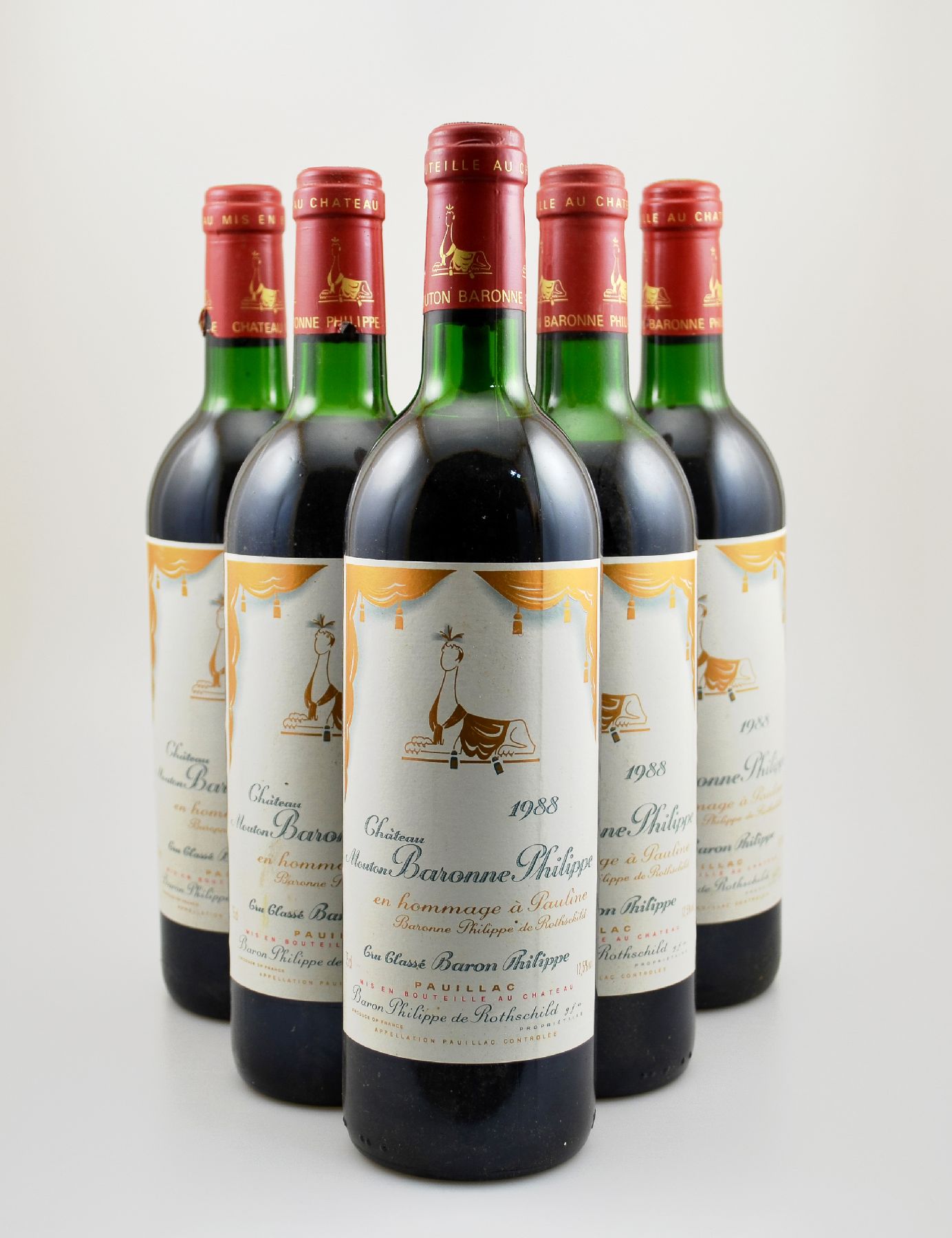 6 Flaschen 1988 Chateau Mouton Baronne Philippe de Rothschild, en hommage a Pauline, Pauillac, je ca. 75 cl, 12,5 % Vol., Füllstände: ca. 4x top ...