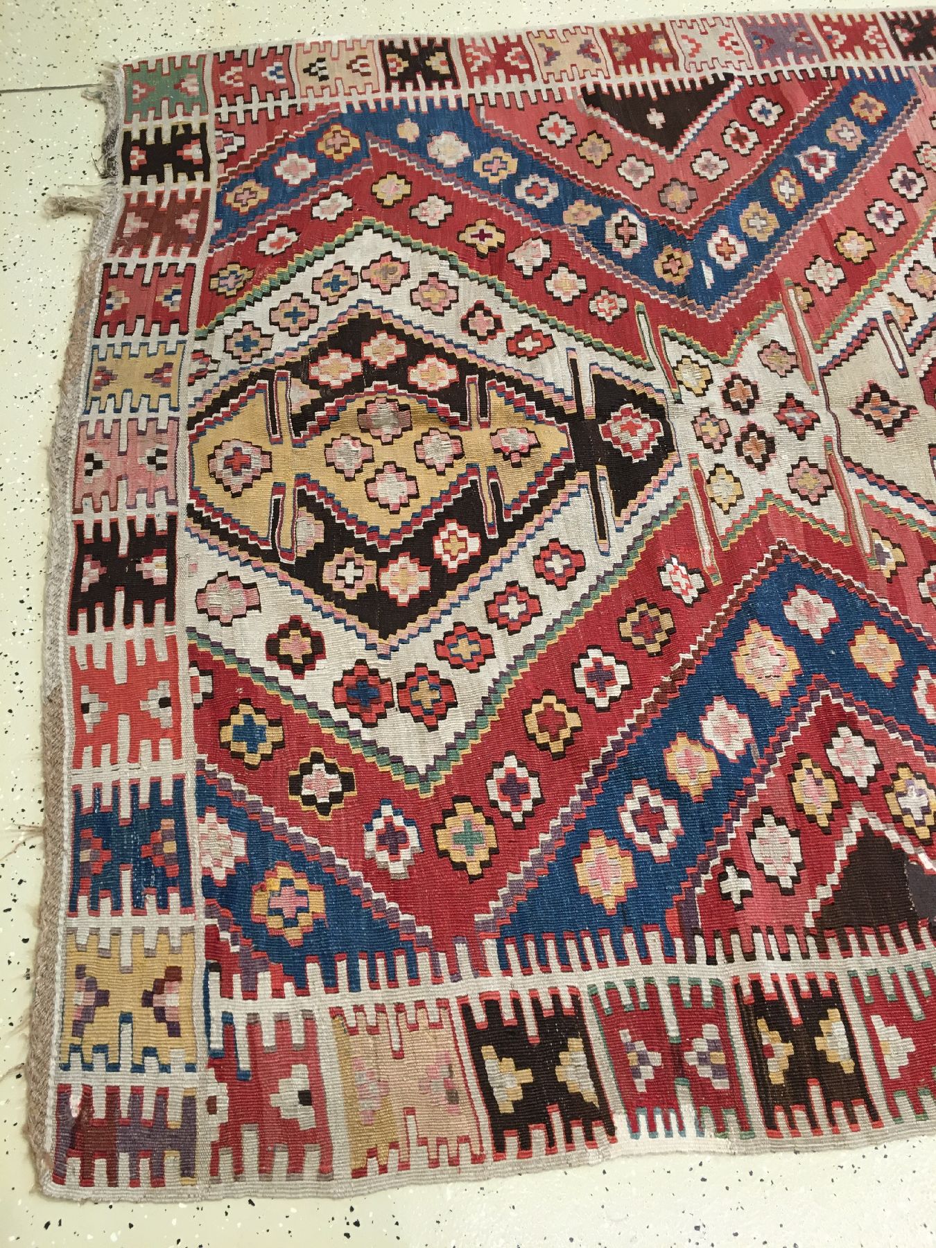 Detail f: Zentralanatolischer "Kelim" antik, Zentralanatolien, um 1900, Wolle gewebt auf Wolle. Dekorativer Kelim aus zentralanatolien mit Blüten ...