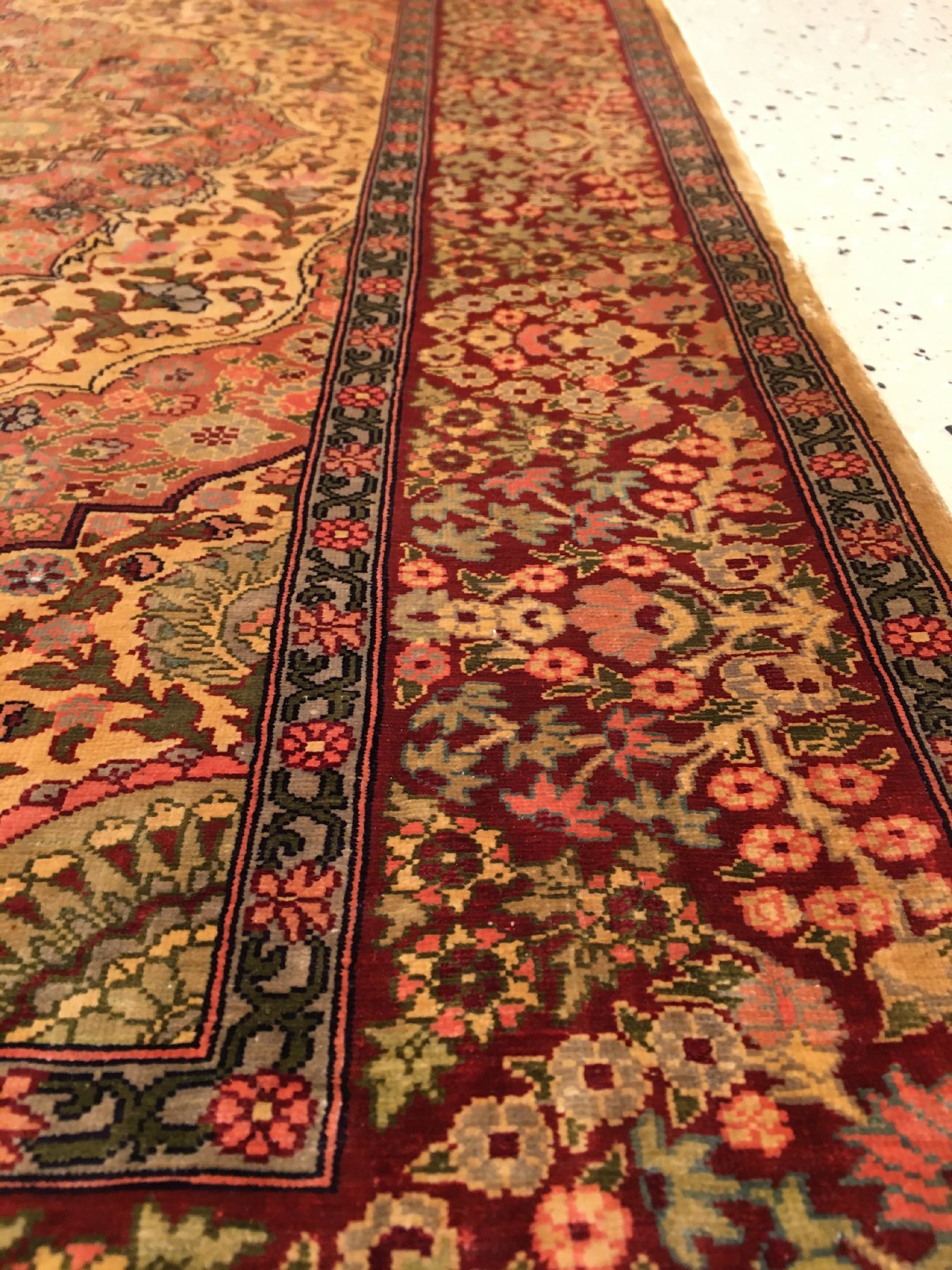 Detail f: Feiner Seiden Hereke alt (Signiert), Türkei, um 1960, reine Naturseide. Edler Seiden Hereke mit Medaillon Design, ca. 107 x 76 cm, EHZ: 2.