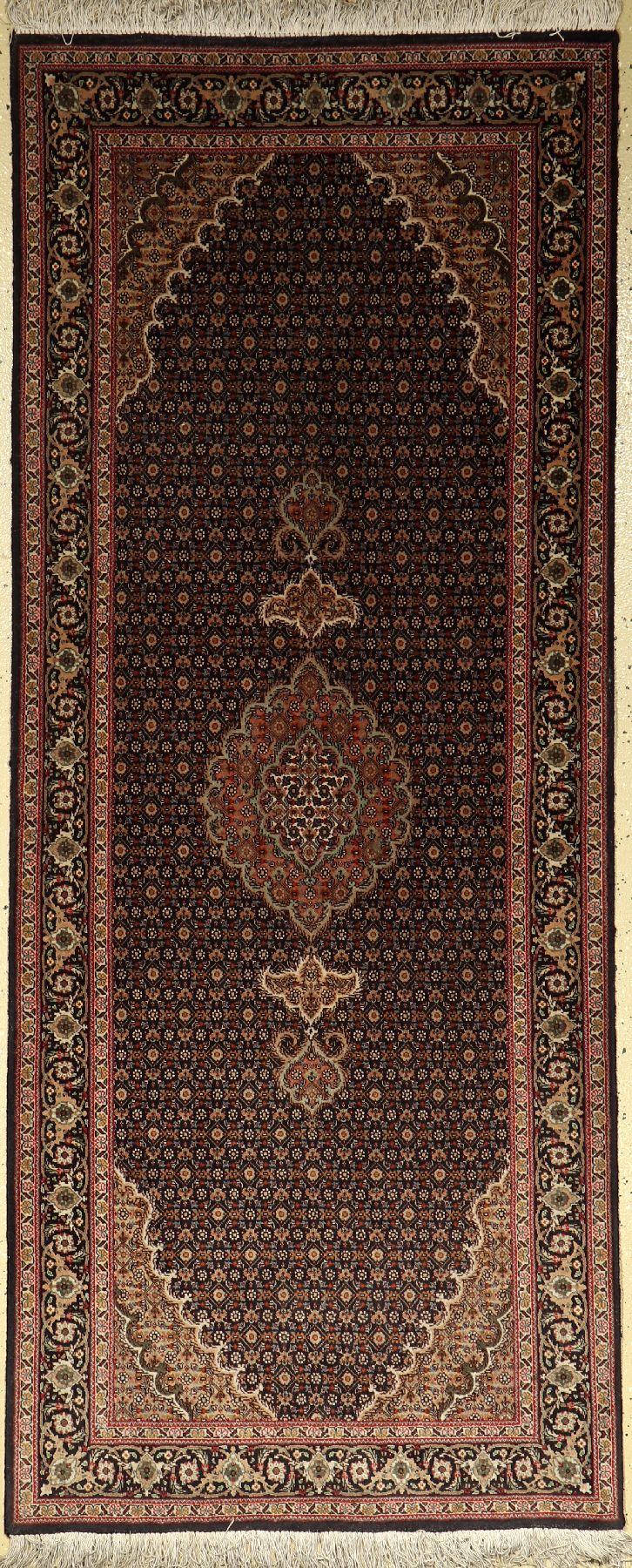 Täbriz fein, Persien, ca. 30 Jahre, Korkwolle mit Seide, ca. 199 x 82 cm, EHZ: 2-3