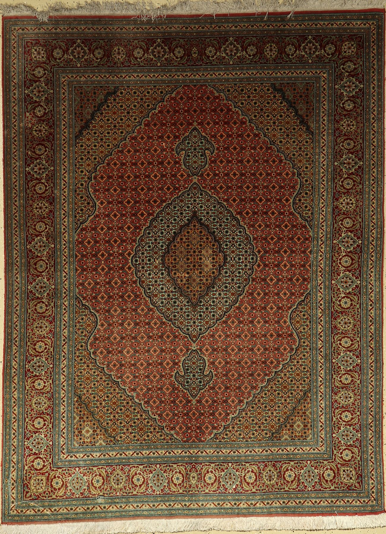 Täbriz fein, Persien, ca. 30 Jahre, Korkwolle mit Seide, ca. 200 x 152 cm, Leichtes Mottenfraß, EHZ: 2
