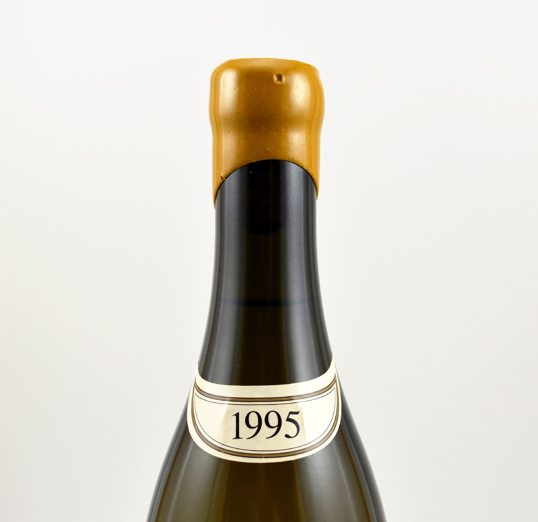 Detail d: 1 seltene Flasche 1995 Domaine Leflaive Montrachet Grand Cru, Cote de Beaune, ca. 75 cl, 13,5 % Vol., Abstand zwischen Korken und Wein: ca. 2 cm, ...