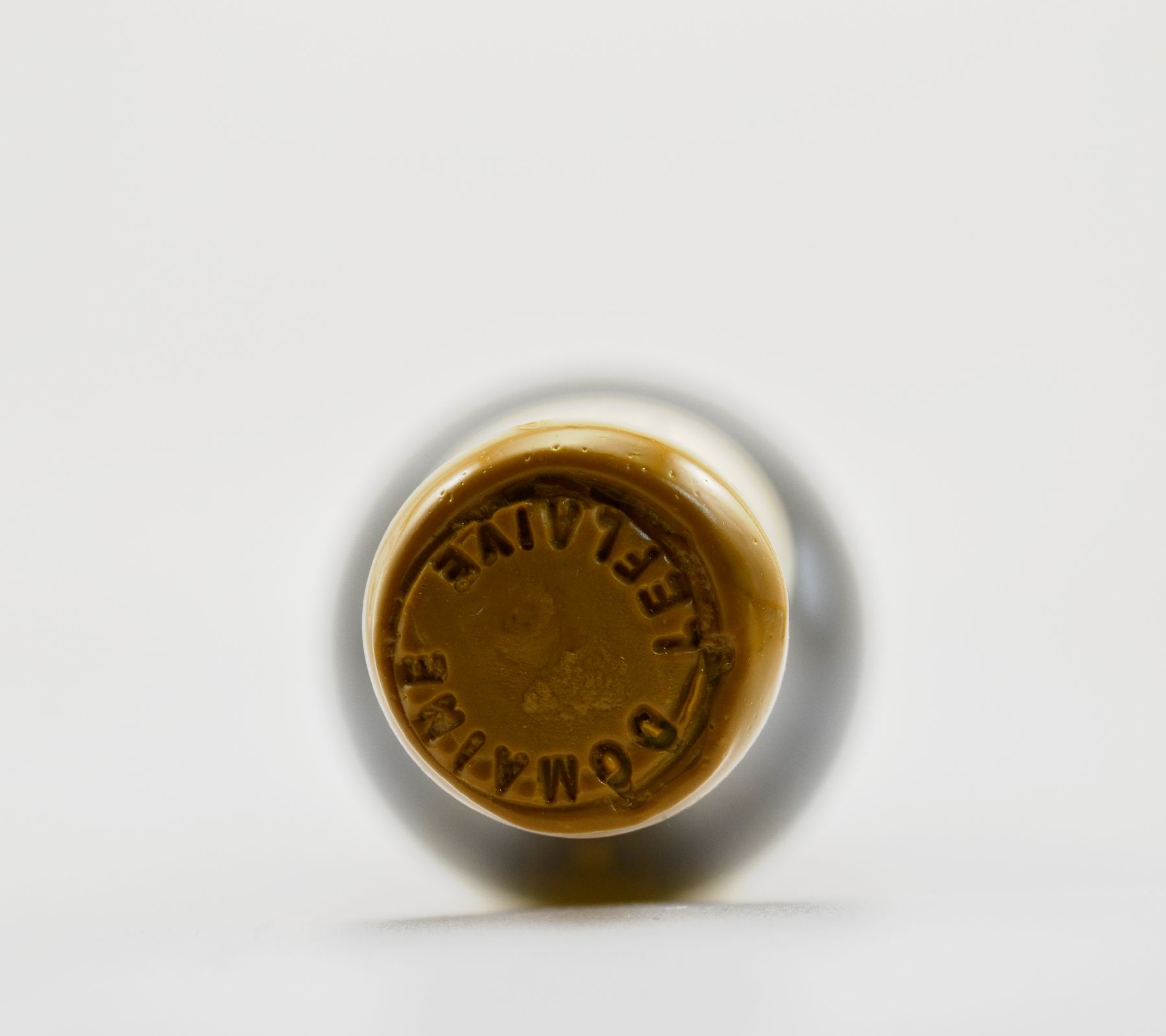 Detail e: 1 seltene Flasche 1995 Domaine Leflaive Montrachet Grand Cru, Cote de Beaune, ca. 75 cl, 13,5 % Vol., Abstand zwischen Korken und Wein: ca. 2 cm, ...