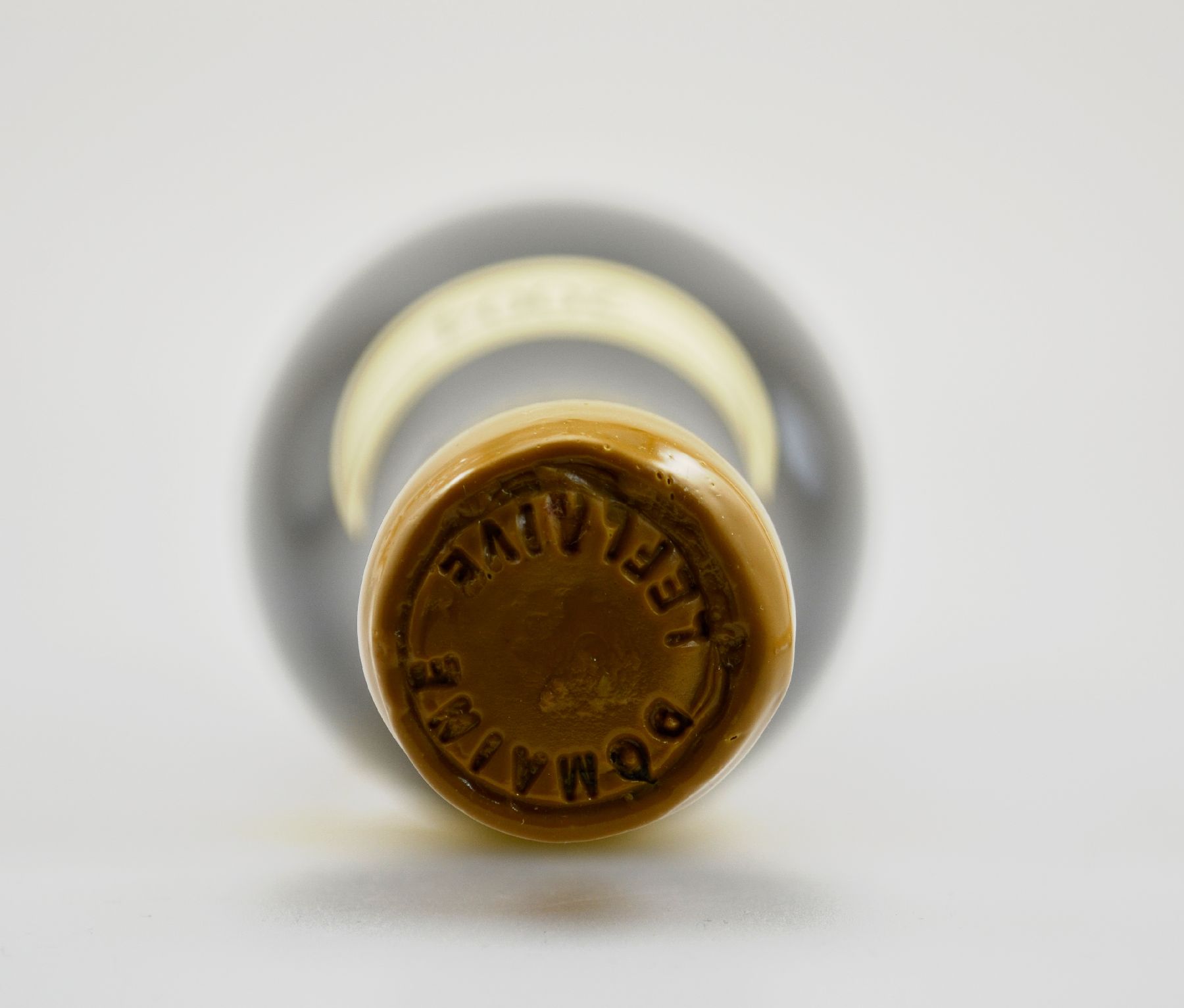 Detail f: 1 seltene Flasche 2004 Domaine Leflaive Montrachet Grand Cru, Cote de Beaune, ca. 75 cl, 13,5 % Vol., Abstand zwischen Korken und Wein: ca. 2,5 cm, ...