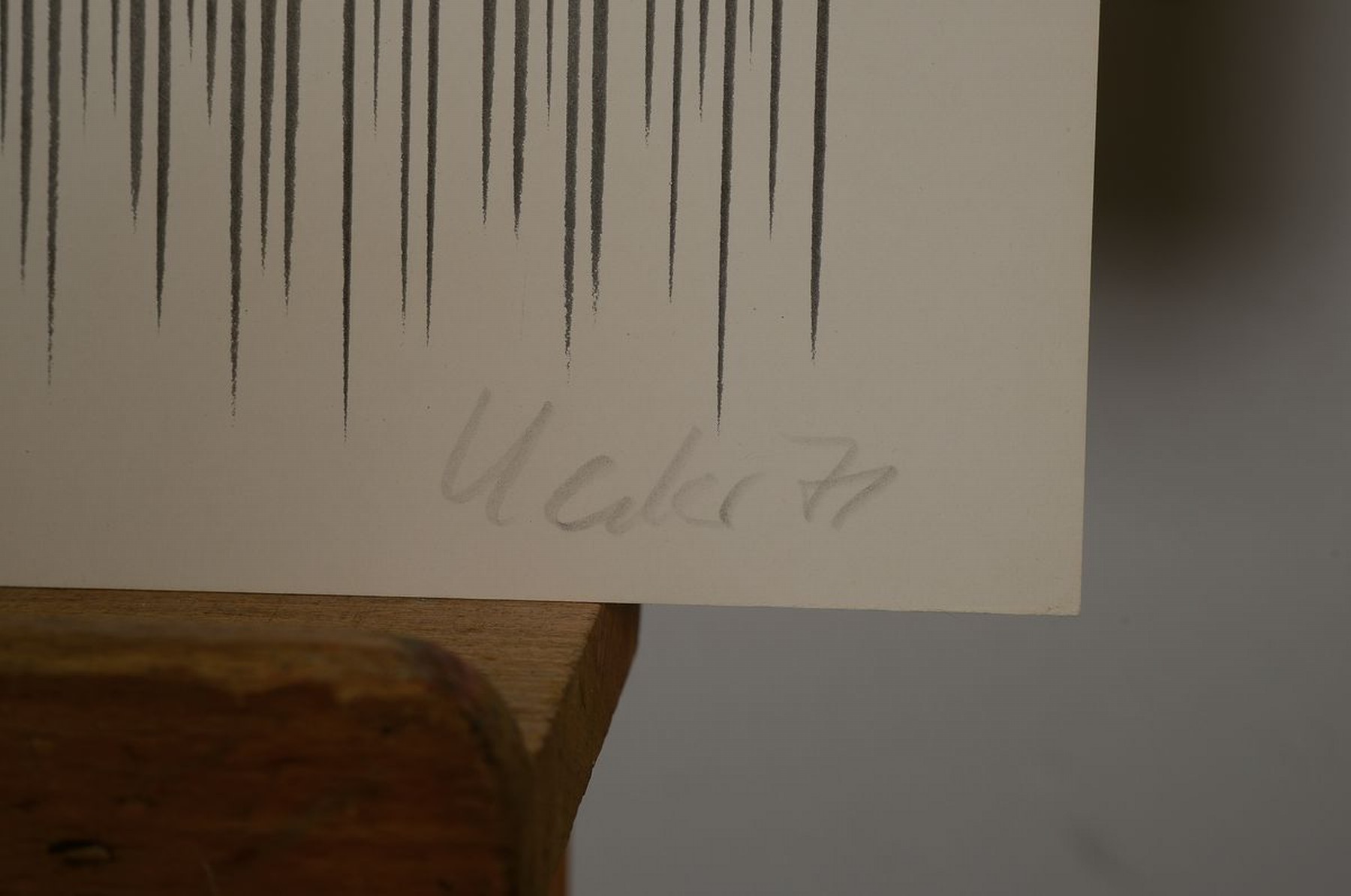 Detail a: Günther Uecker, geb. 1930, Offsetlitho, senkrechte Linien, bez. Probe, handsigniert , Blattmaß: 60 x 50 cm, Gebr.spuren