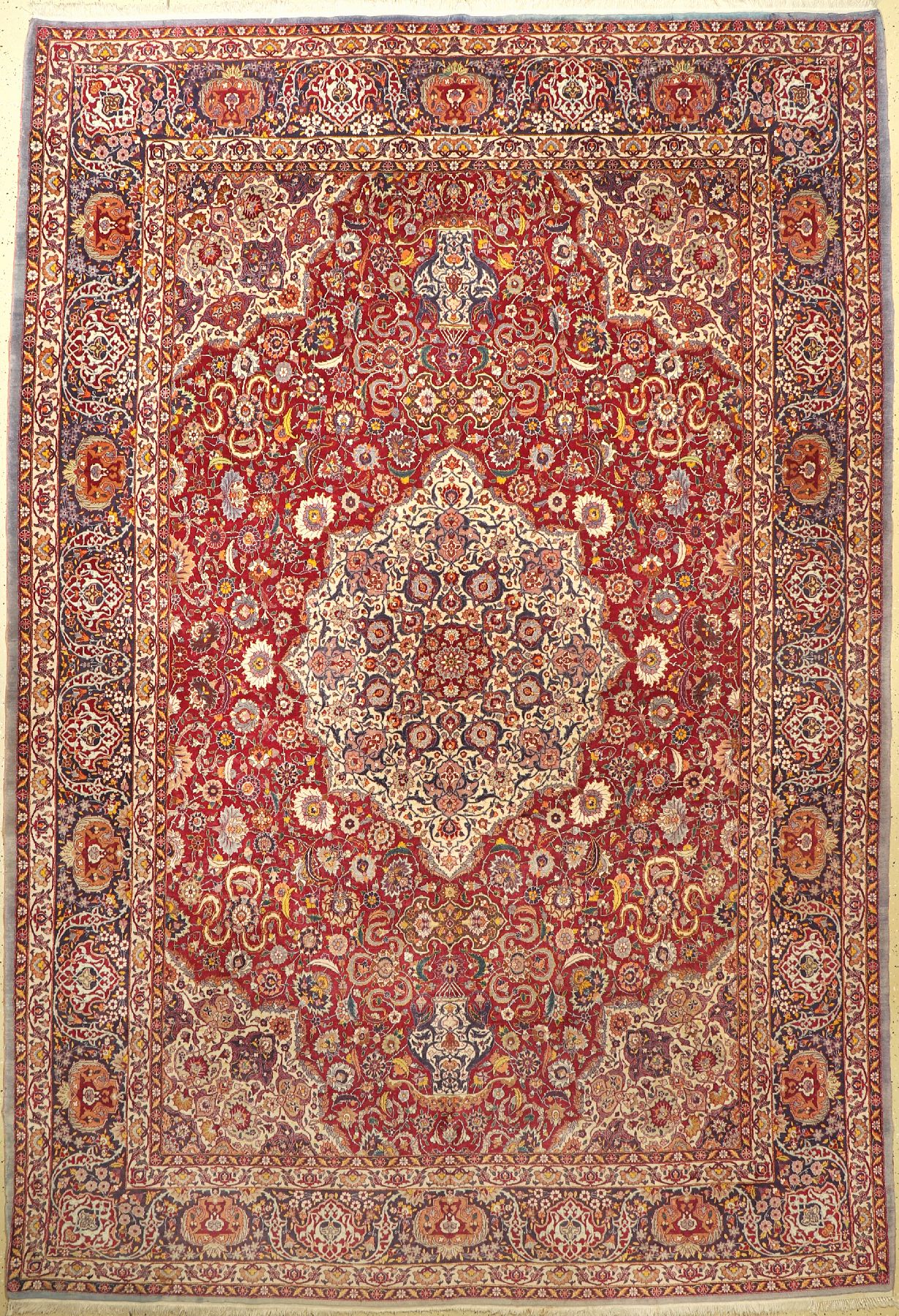Esfahan fein, Persien, um 1930, Korkwolle, ca. 380 x 258 cm, EHZ: 2. (verblaßt), seltene Farbkomposition.