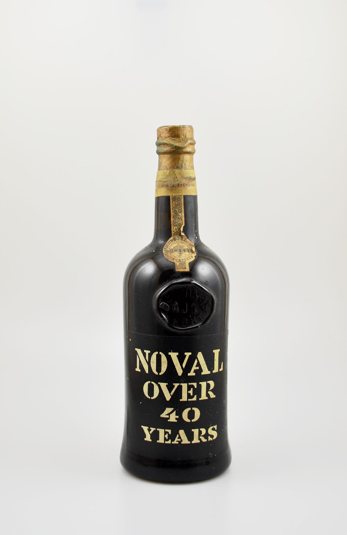 1 Flasche Noval Over 40 Years Port, Antonio Jose da Silva, ca. 70 cl, Füllstand: ca. into neck, abgefüllt im Jahr 1967, Etikett min. beschmutzt, ...