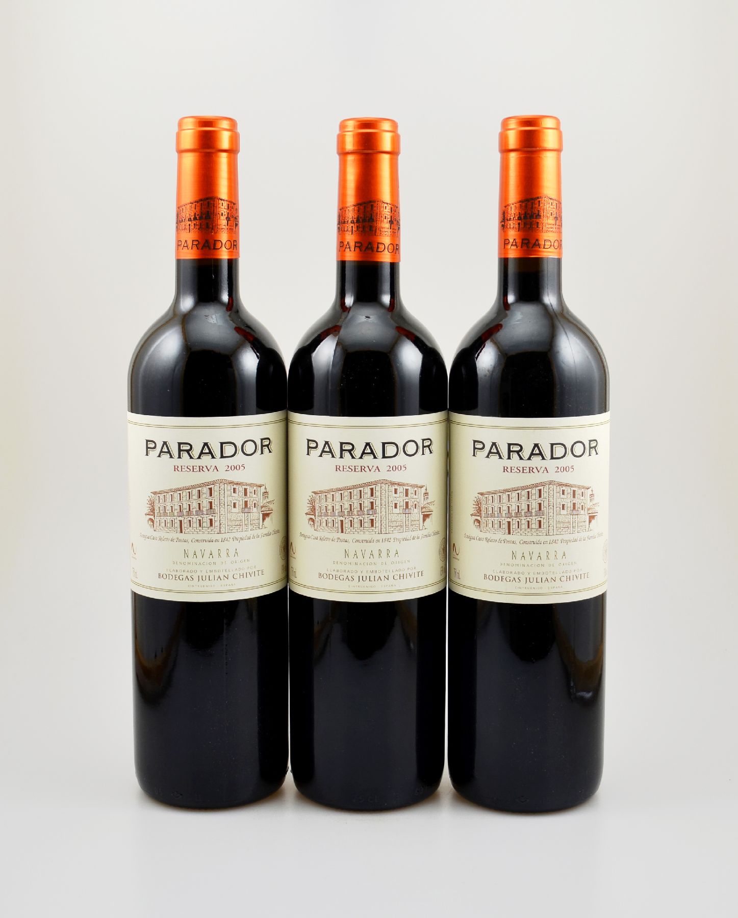 3 Flaschen 2005 Parador Reserva Bodegas Julian Chivite, Navarra, je ca. 75 cl, 13 % Vol., Füllstände: ca. 1x high fill & 2x into neck, ...