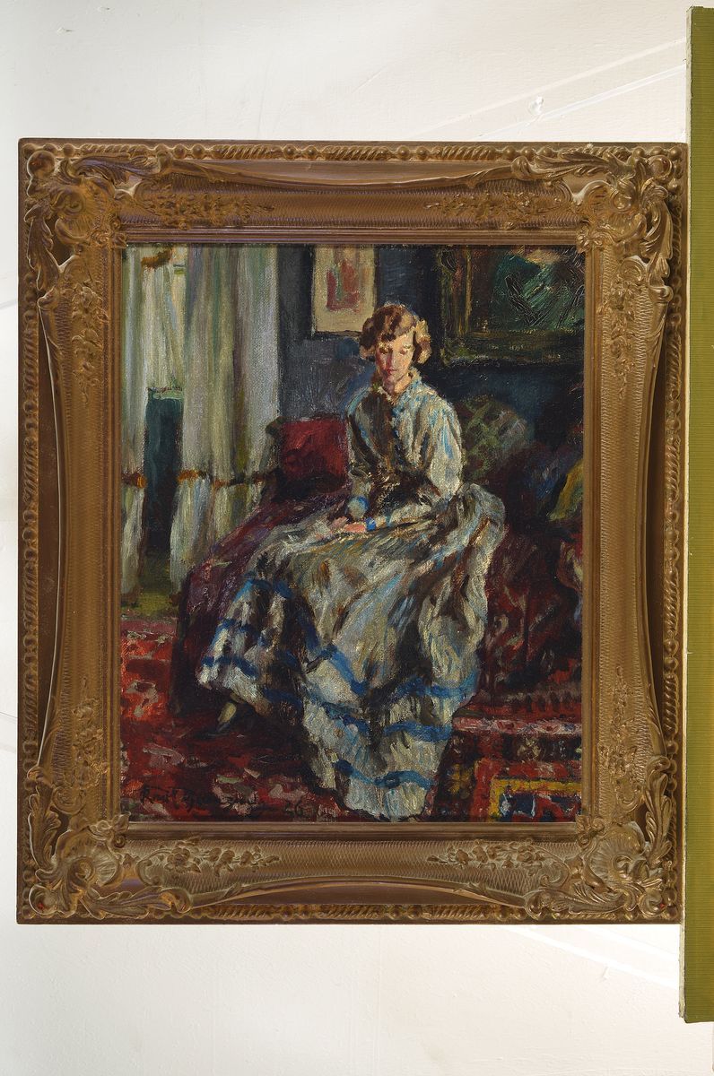 Detail k: Karl Grünzweig, 1881 Ludwigshafen - 1932, Interieur mit einer jungen Frau im blauen Kleid, re. u. signiert, dat. 26, Öl/Lwd, rückseitig altes ...
