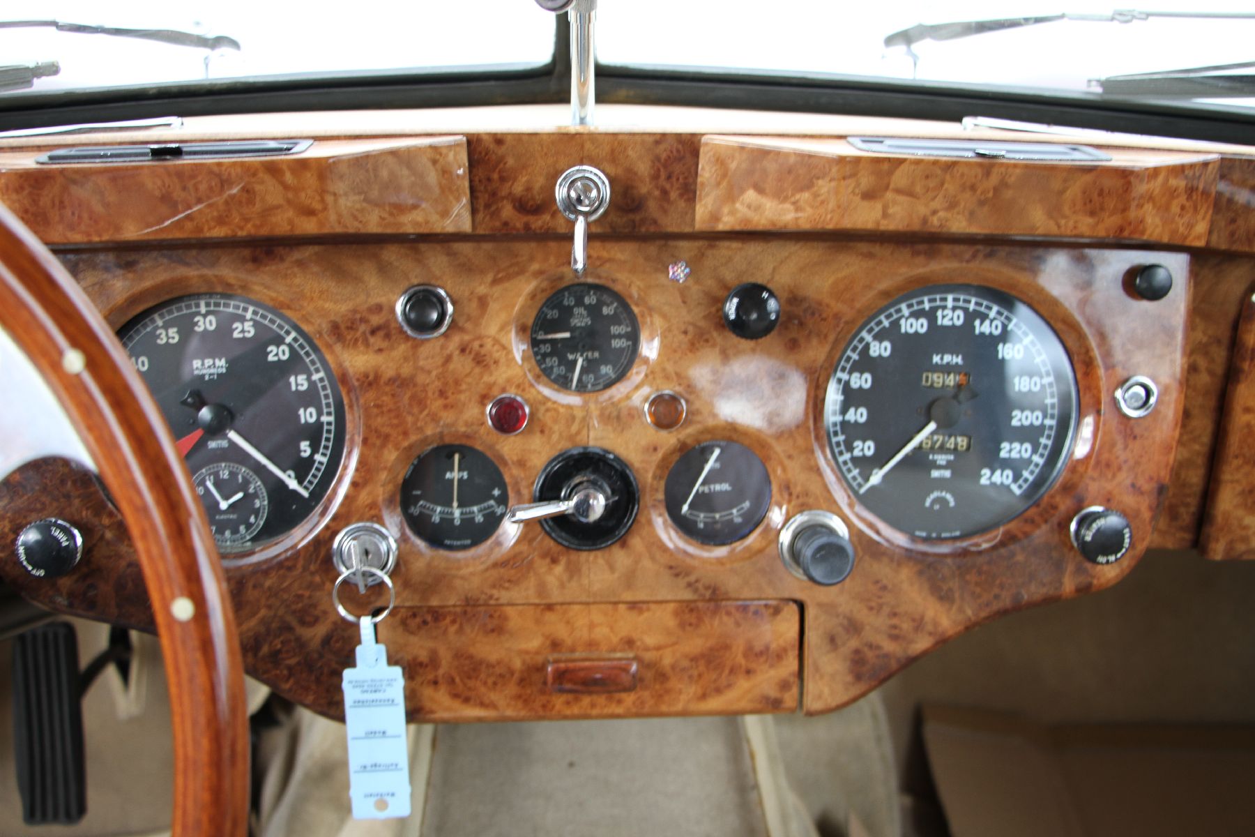 Detail e: Jaguar XK 140 SE-C FHC, Fahrgestellnummer: S814840DN, EZ 02/1957, Laufleistung 36.749 miles abgelesen, HU 06/2020, H-Zulassung, 154 kW/209 PS, ...
