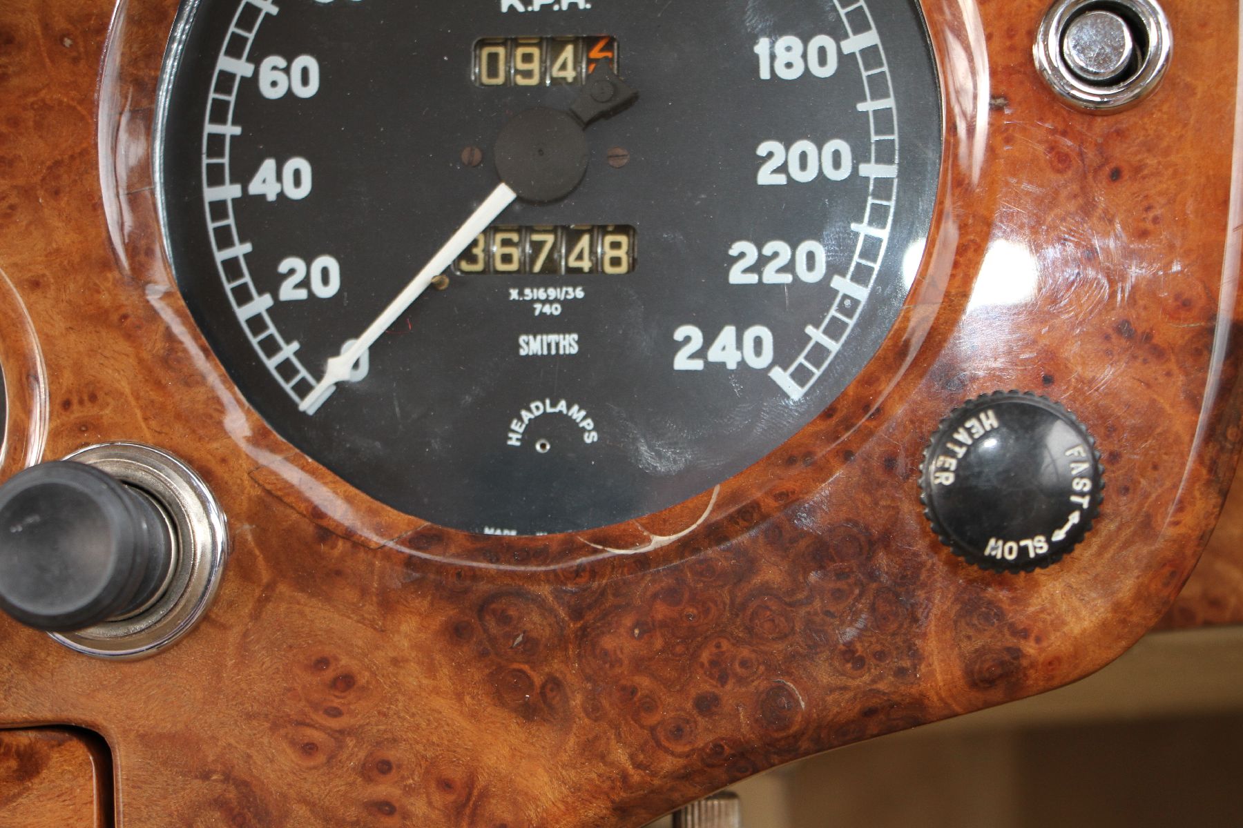 Detail f: Jaguar XK 140 SE-C FHC, Fahrgestellnummer: S814840DN, EZ 02/1957, Laufleistung 36.749 miles abgelesen, HU 06/2020, H-Zulassung, 154 kW/209 PS, ...