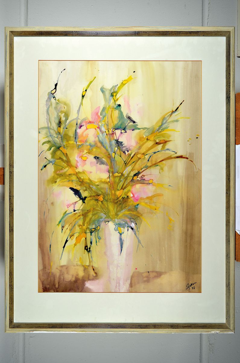 Detail k: Annabel Adler, geb. 1945, Blumenstillleben, Aquarell/Papier, signiert, ca. 68 x 48 cm, dat. 87, unter Glas, Rahmen, PP, Rahmen beschädigt, ca. 90.5 ...