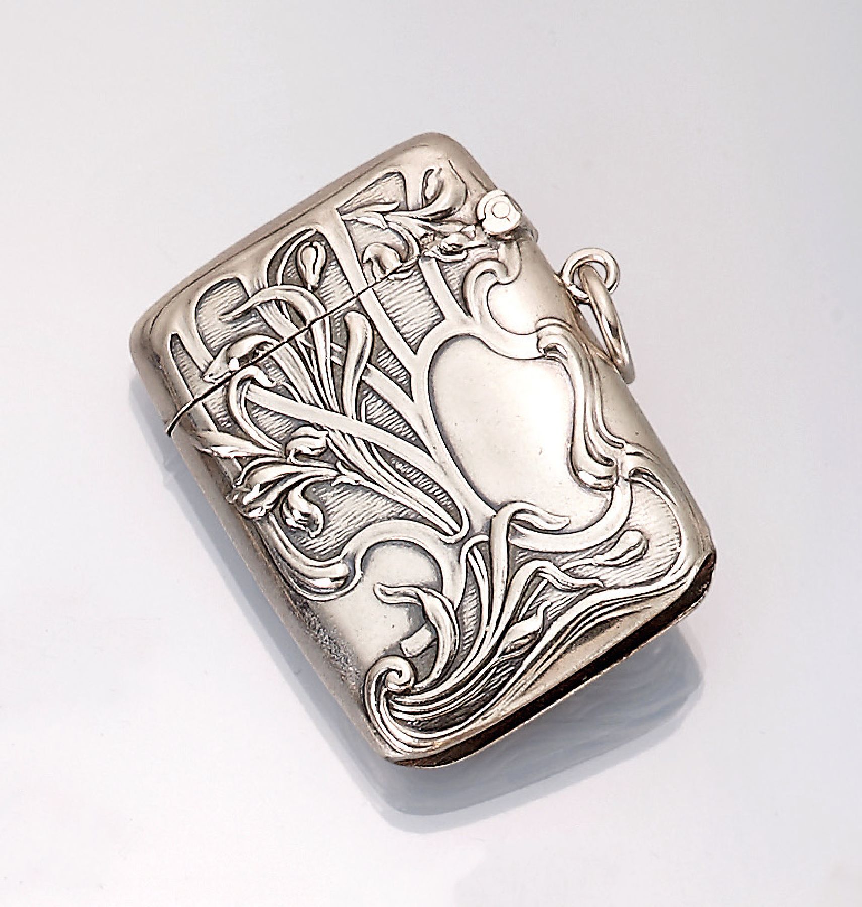 Streichholzetui, Lutz & Weiß, Pforzheim, 800erSilber, um 1900, beids. eleganter floraler Dekor mit Schlingpflanzen und Lilien, Kartuschen für ...