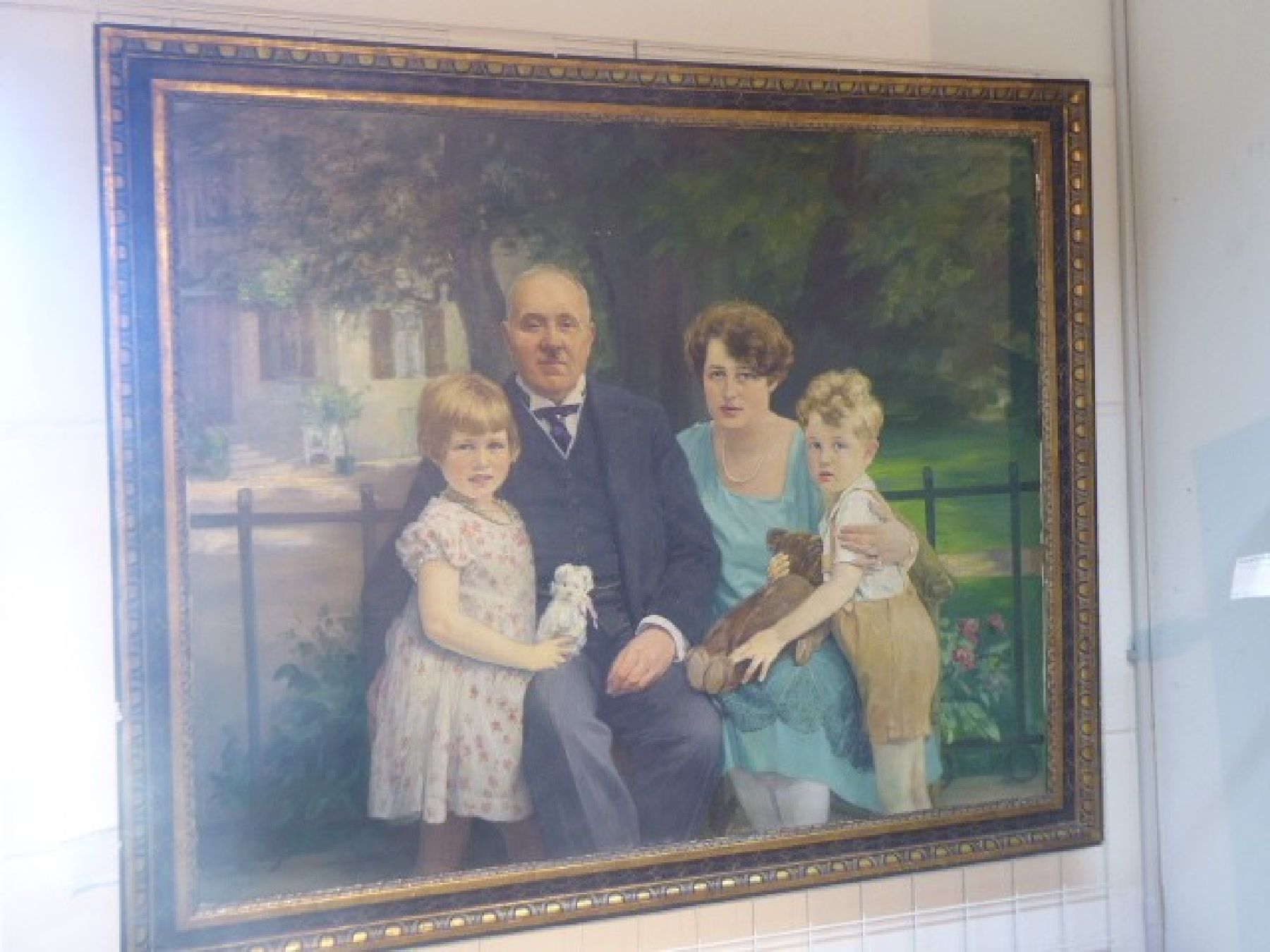 Detail c: Maler der Münchener Schule, datiert 1928, Porträt des Friedrich von Bassermann-Jordan (1872-1959, pfälzischer Weingutsbesitzer und ...