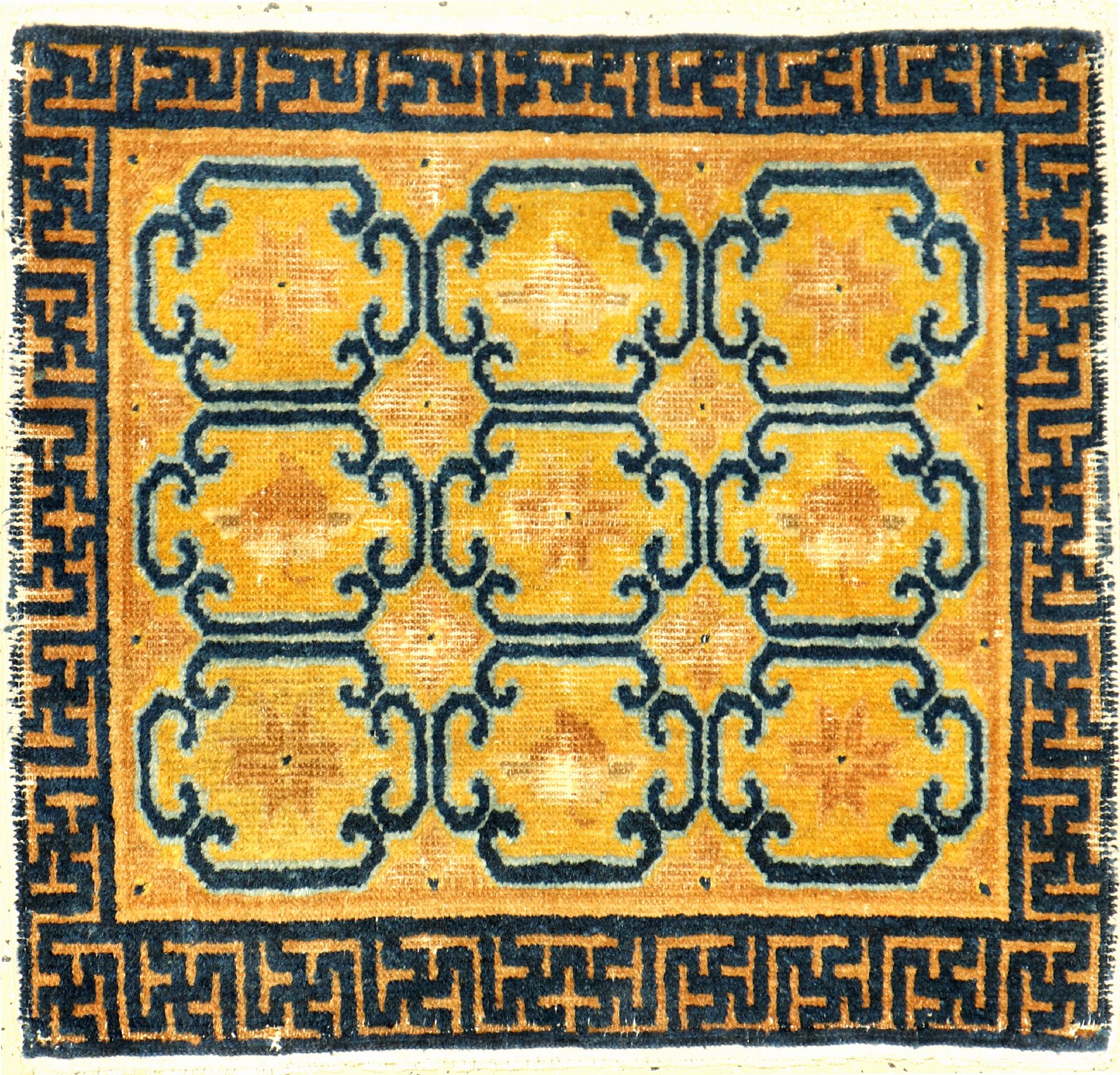 Früher Ning-Hsia "Meditations-Teppich" antik, Westchina, 18.Jhd., Wolle geknüpft auf Baumwolle. Gelbe Meditations-Matte gefertigt für ...