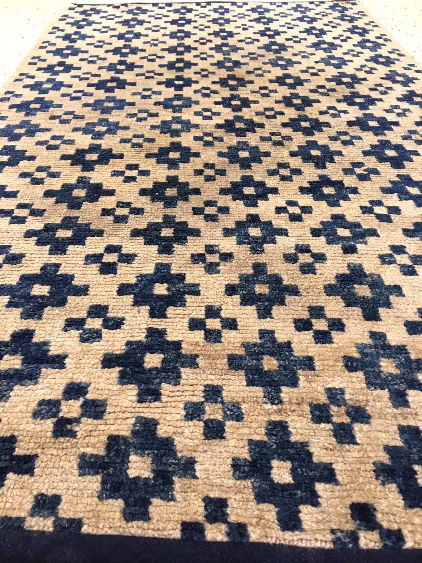 Detail b: Gyantse "Meditations-Teppich" antik, Südtibet, Ende 19.Jhd., Wolle geknüpft auf Wolle. Tibetischer Meditationsteppich mit Rapport Muster ...