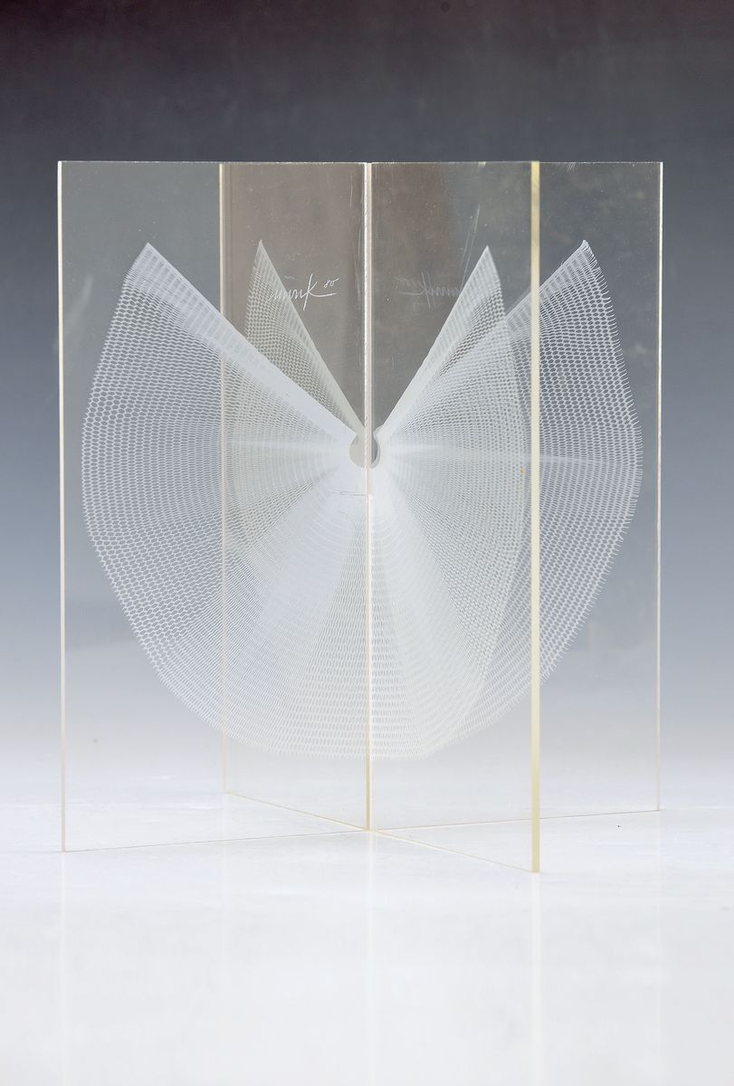 Heinz Mack, geb. 1931, Objekt, weißer Siebdruck auf Plexiglas, signiert und datiert 80, ca. 24x24x24cm