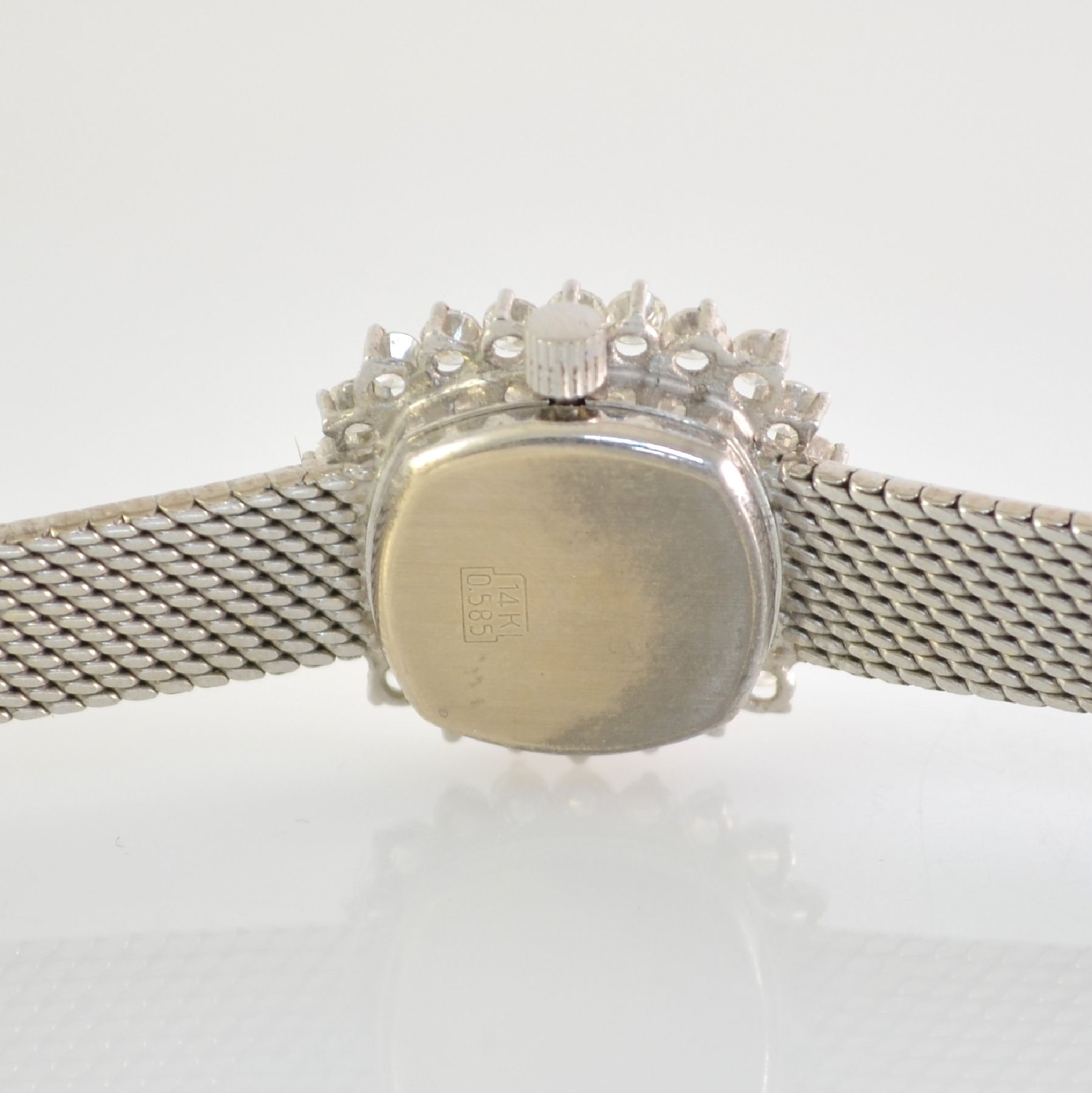 Detail d: METEOR Damenarmbanduhr in WG 585/000 mit Diamantlünette, Handaufzug, Deutschland um 1965, Boden aufgedr., Diamanten zus. ca. 1,9 ct (1 Stein ...