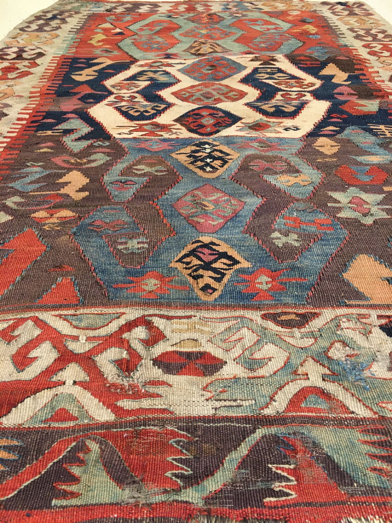 Detail b: Konya Aksaray "Kelim" antik, Zentralanatolien, 19.Jhd., Wolle gewebt auf Wolle. Kleinformatiger Kelim aus Zentralanatolien mit ...