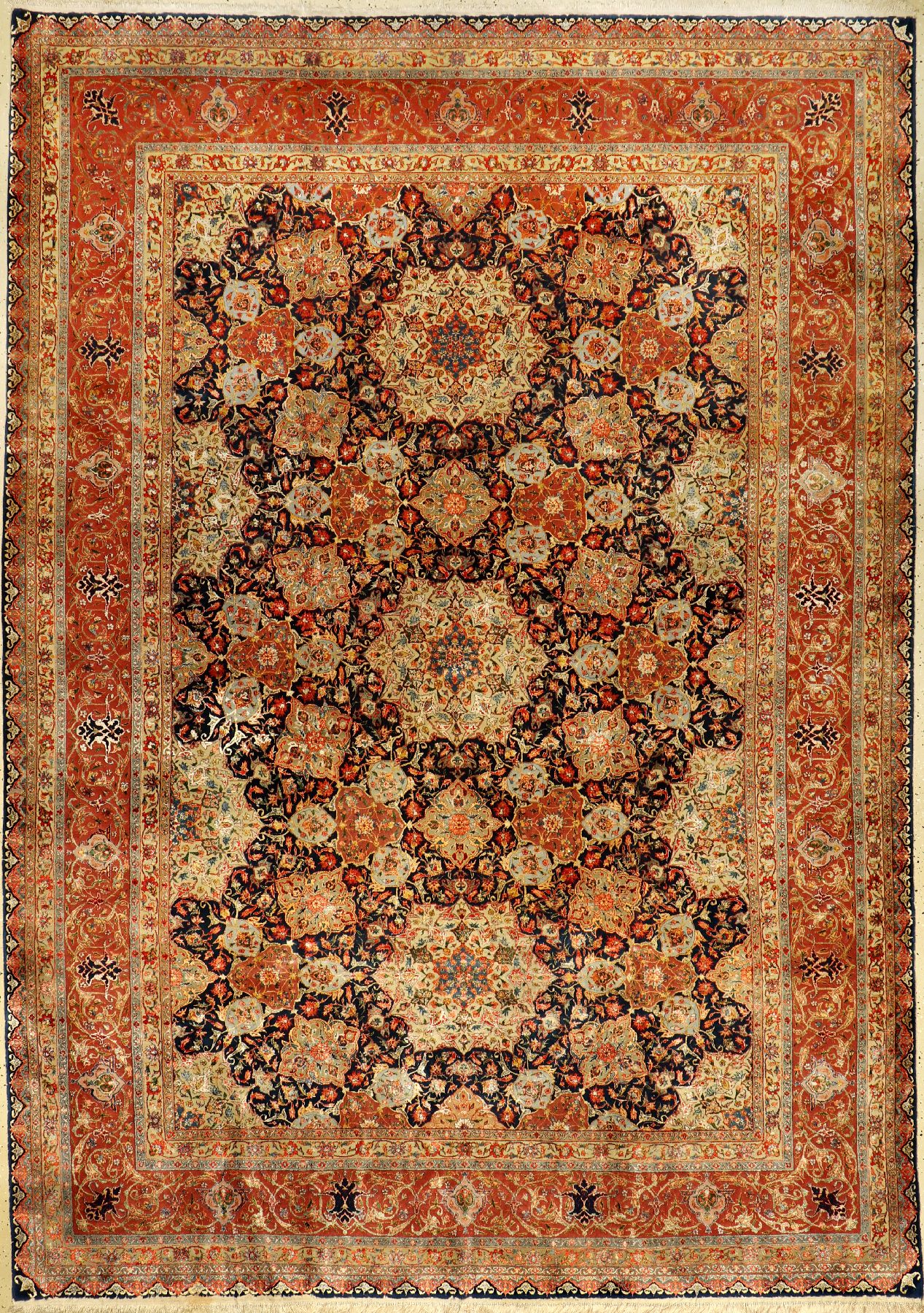 Täbriz fein (Part-Silk), China, ca. 40 Jahre, Korkwolle mit und auf Seide, ca. 312 x 222 cm, EHZ: 2-3, (untere Bereich leichter Mottenfraß), ca. ...