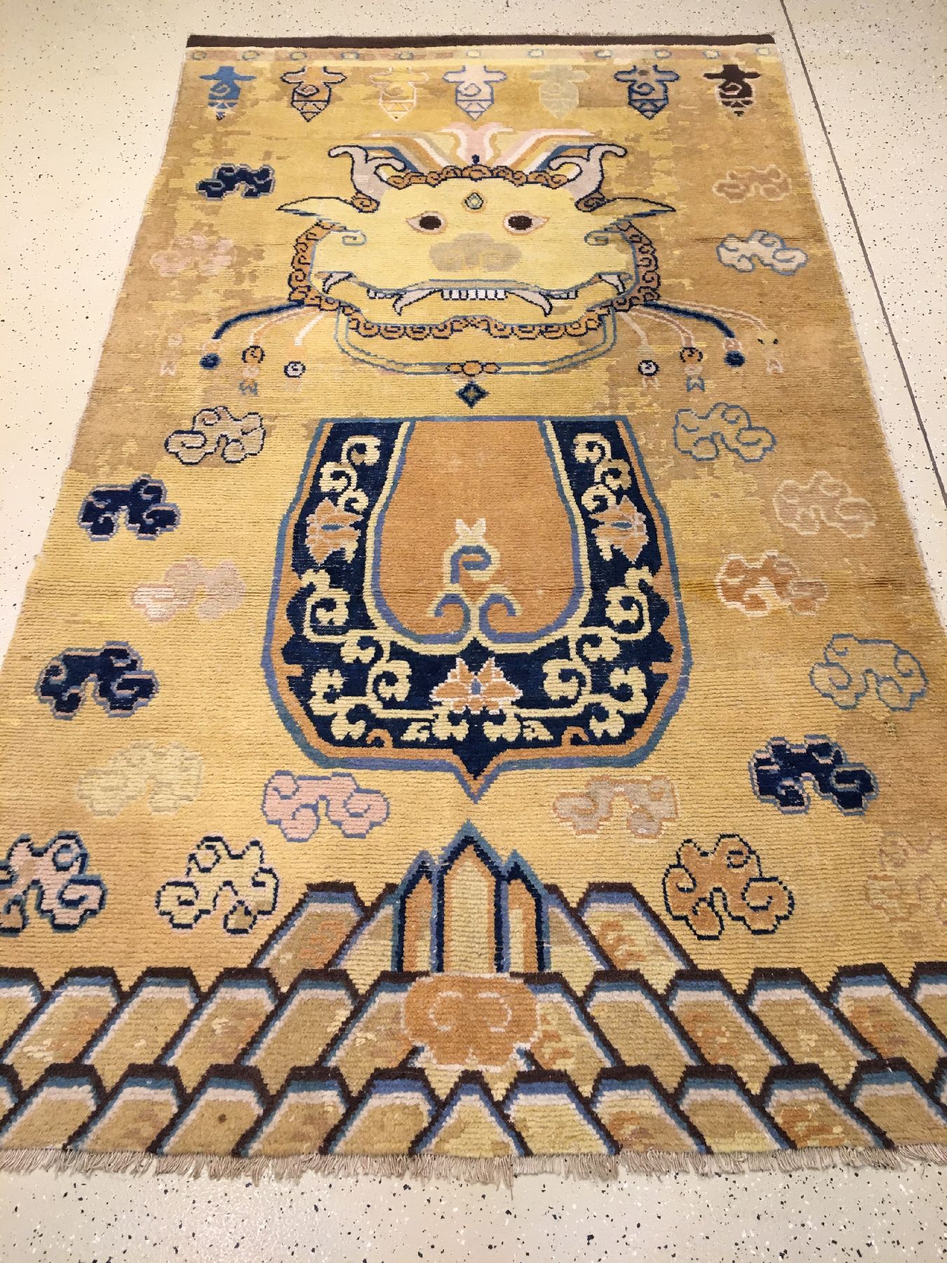 Detail a: Früher Ning-Hsia "Tempelteppich" antik "Tao-Tieh Maske" (wohl gefertigt für einer der Tempel in der verbotenen Stadt Peking) ...