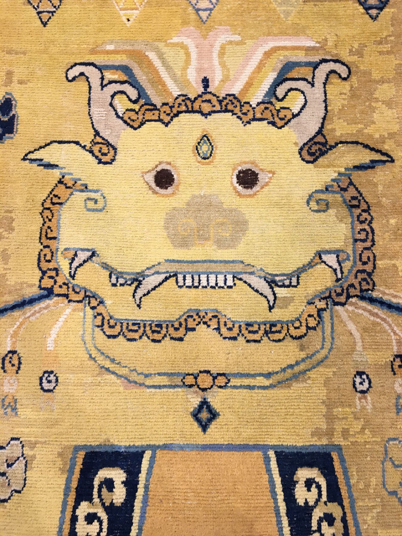 Detail d: Früher Ning-Hsia "Tempelteppich" antik "Tao-Tieh Maske" (wohl gefertigt für einer der Tempel in der verbotenen Stadt Peking) ...