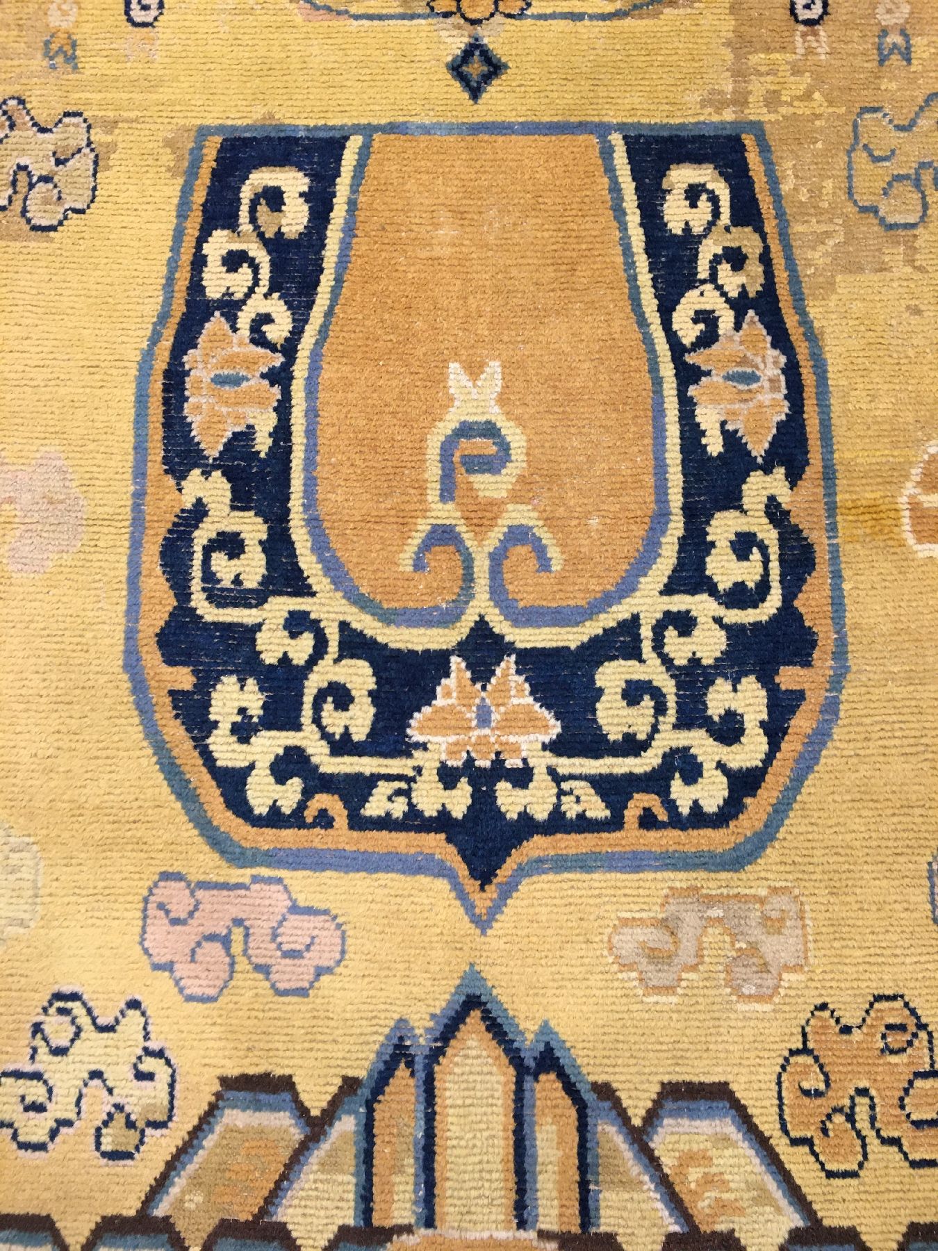 Detail f: Früher Ning-Hsia "Tempelteppich" antik "Tao-Tieh Maske" (wohl gefertigt für einer der Tempel in der verbotenen Stadt Peking) ...