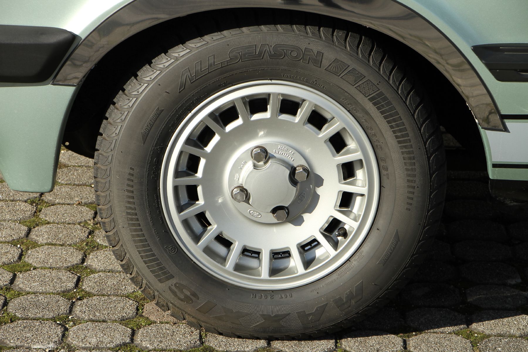 Detail f: Ford Taunus II 2000 Ghia Limousine, Fahrgestellnummer: WF0FXXGBBFBU29364, EZ 03/1981, H-Zulassung, 3. Hand, Laufleistung 59.107 km abgelesen, HU ...