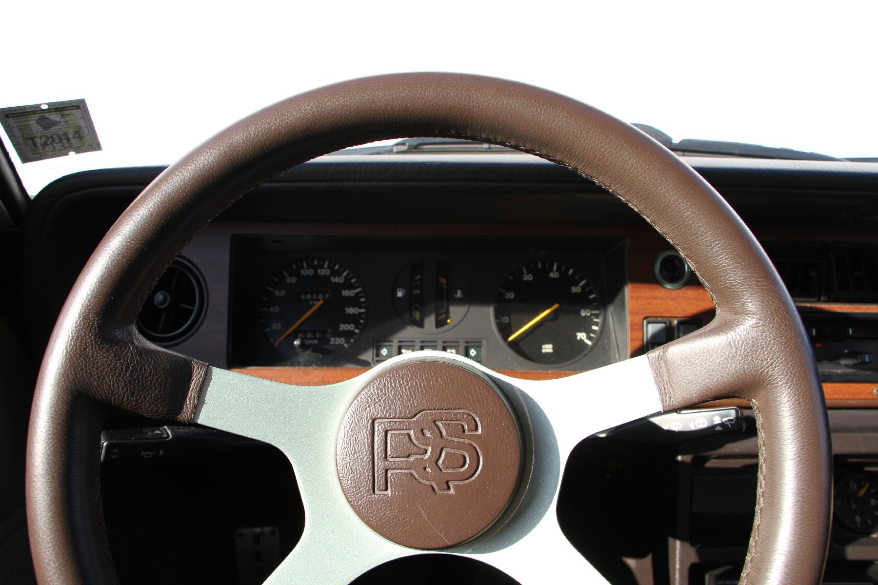 Detail i: Ford Taunus II 2000 Ghia Limousine, Fahrgestellnummer: WF0FXXGBBFBU29364, EZ 03/1981, H-Zulassung, 3. Hand, Laufleistung 59.107 km abgelesen, HU ...